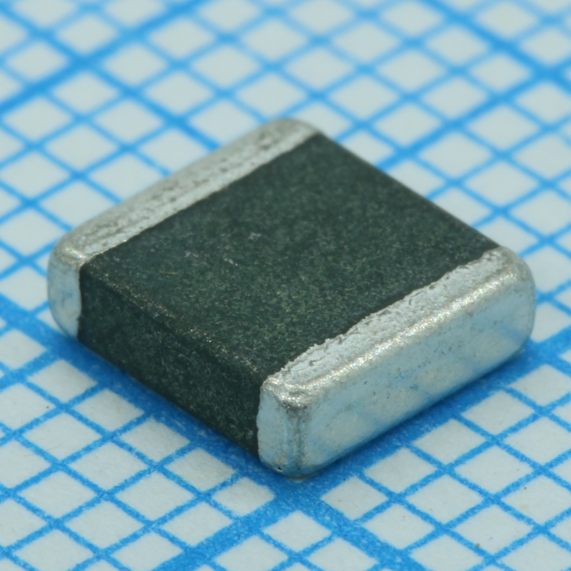 TSVC2220H300PXT - SMD варистор 25VAC/30VDC 1200A 85В 2220 лента
