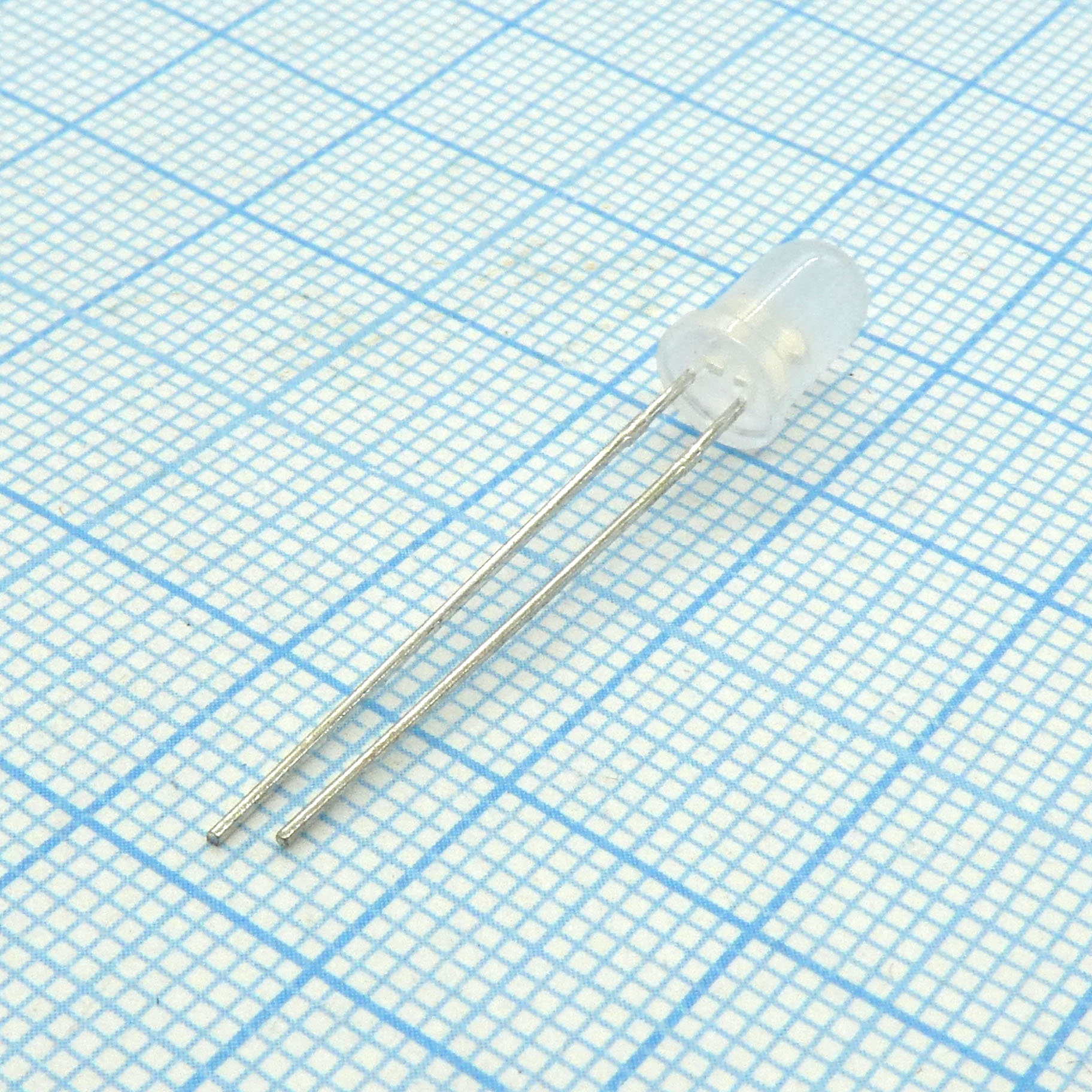 L-57GYW - Светодиод 5мм/зеленый/568нм/12-20мкд - желтый/588нм/5-10мкд/белый матовый/60°