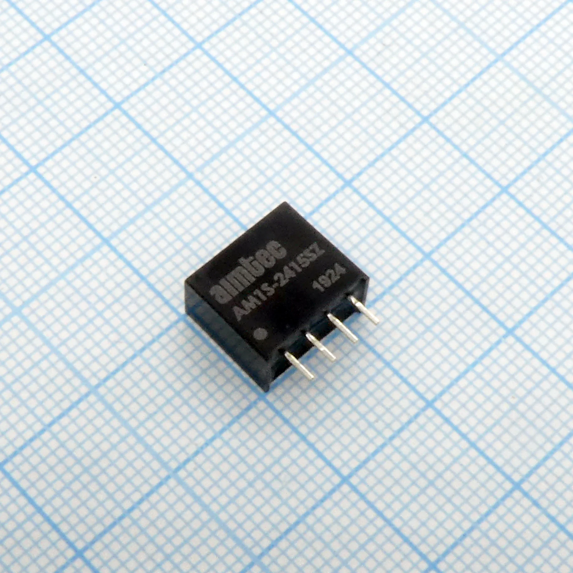 AM1S-2415SZ - DC/DC, 1Вт, вход 21.6…26.4В, выход 15В/0.067А, изоляция 1000В DC, КПД 81%, максимальная емкостная нагрузка не более 220мкФ, SIP4, 11.68x6x9.7мм, -40…85°C, пластик