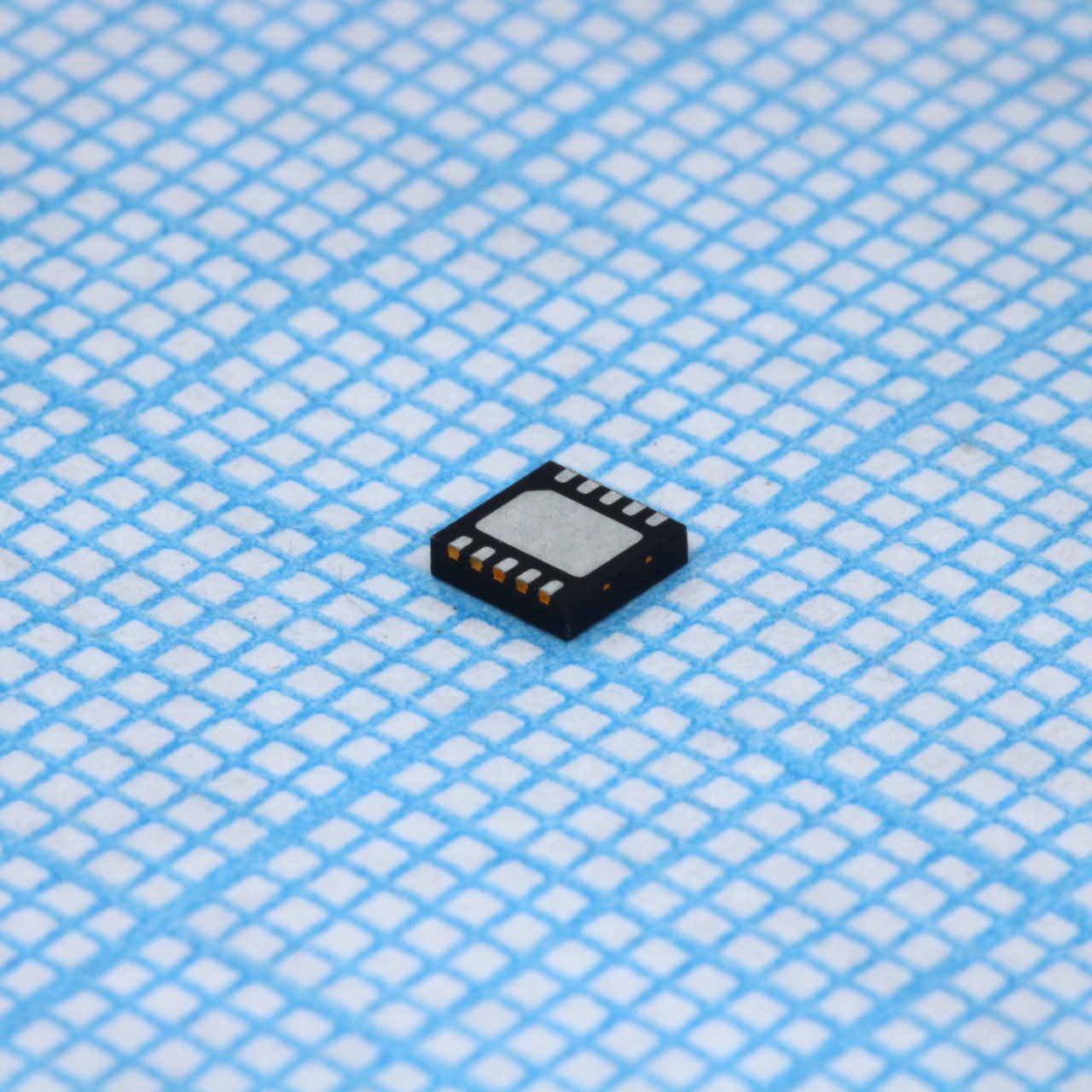 ADP2504ACPZ-5.0-R7 - Преобразователь постоянного тока понижающий-повышающий синхронный  5В