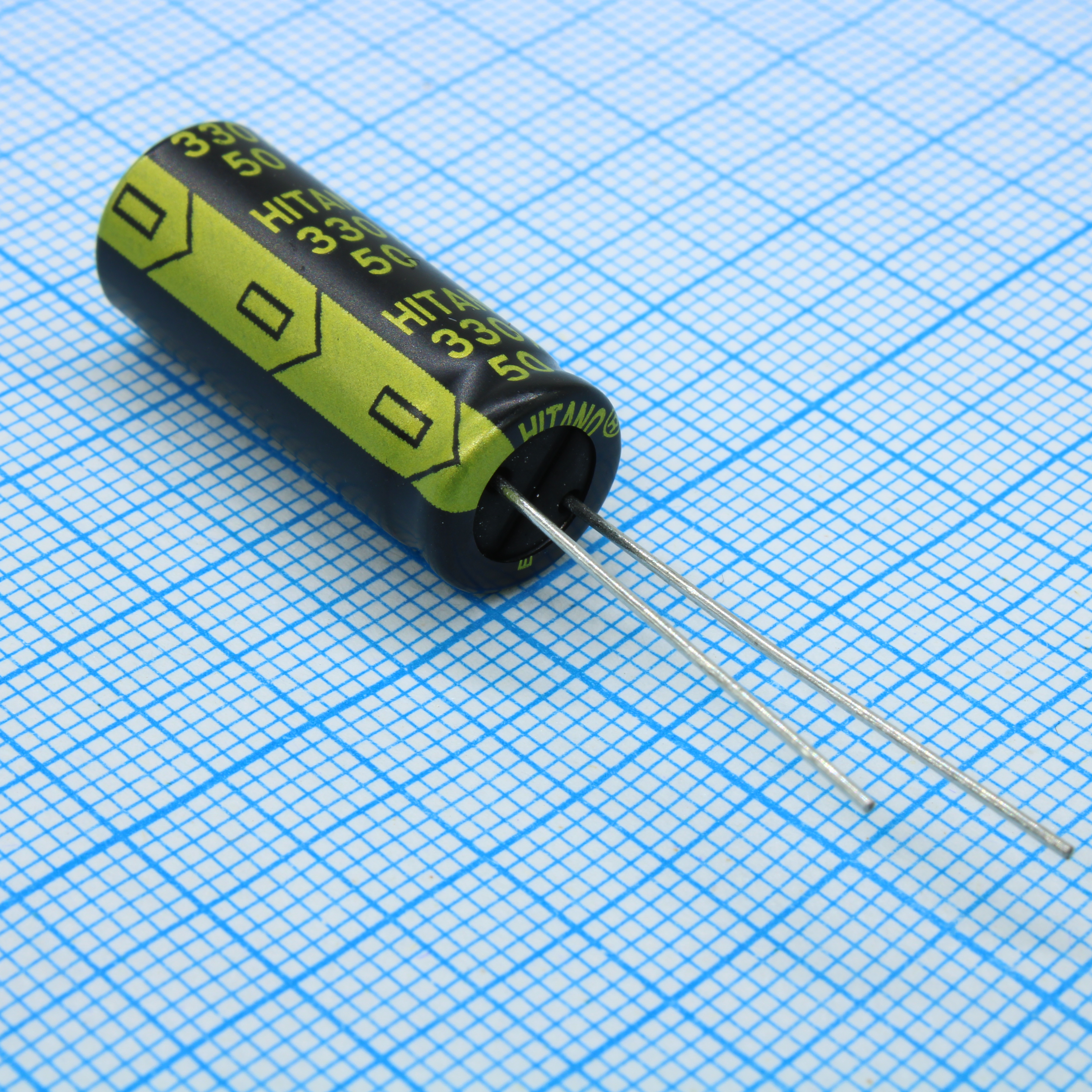 ESX331M50B - Конденсатор алюминиевый электролитический 330мкФ 50В ±20% (10 X 25мм) радиальный 5мм 0.068Ом 1050мА 5000час 105°С россыпь