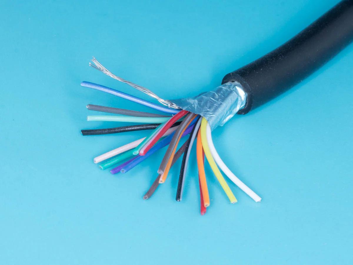 CCC18GB - Кабель коммуникационный 18 проводов, бухта 50м, экранированный, 28AWG, черный, цена за 1м.