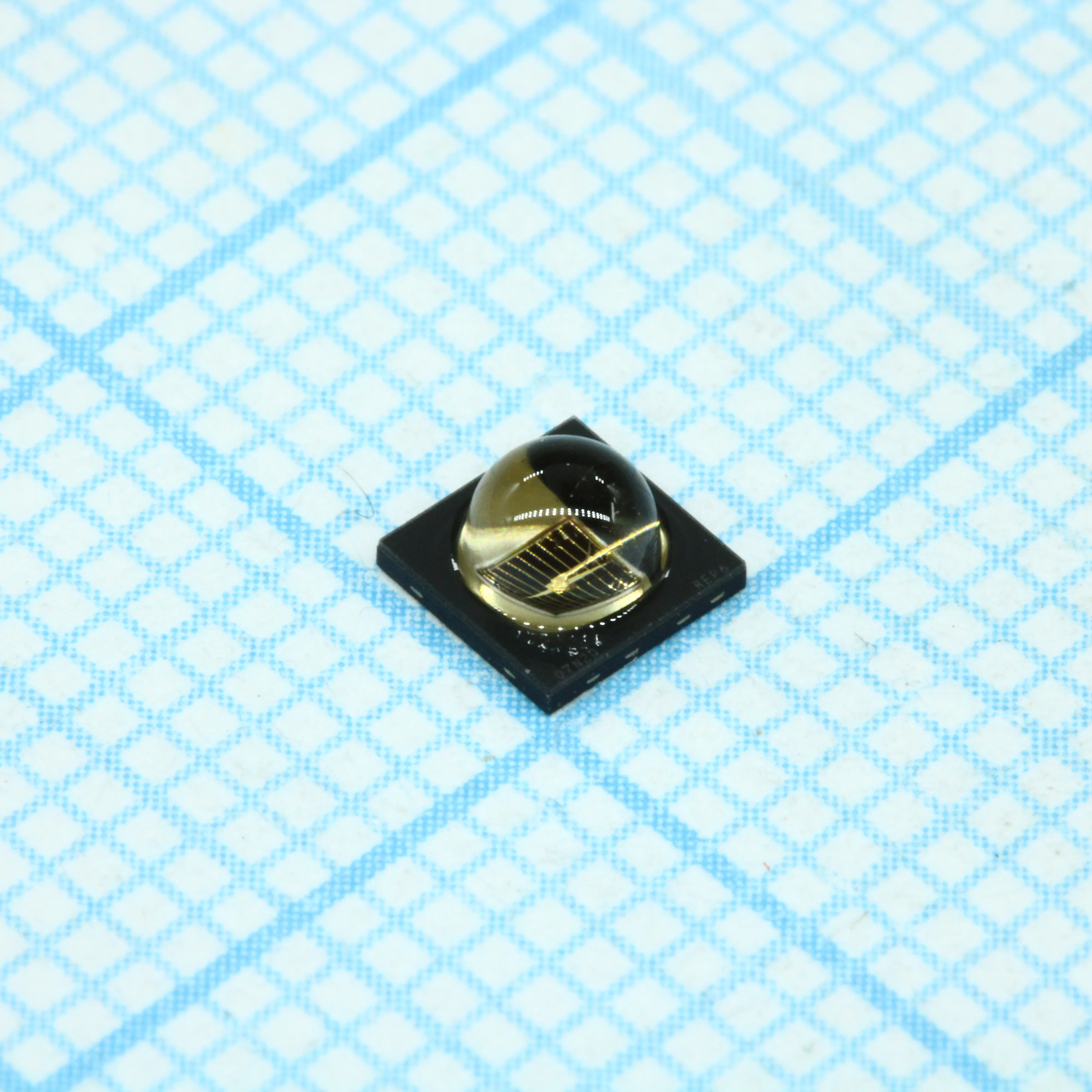 SFH 4715S - Инфракрасный светодиод smd 3,85х3,85мм 850нм 770мВт/стерадиан при 1A 2.95В 40°