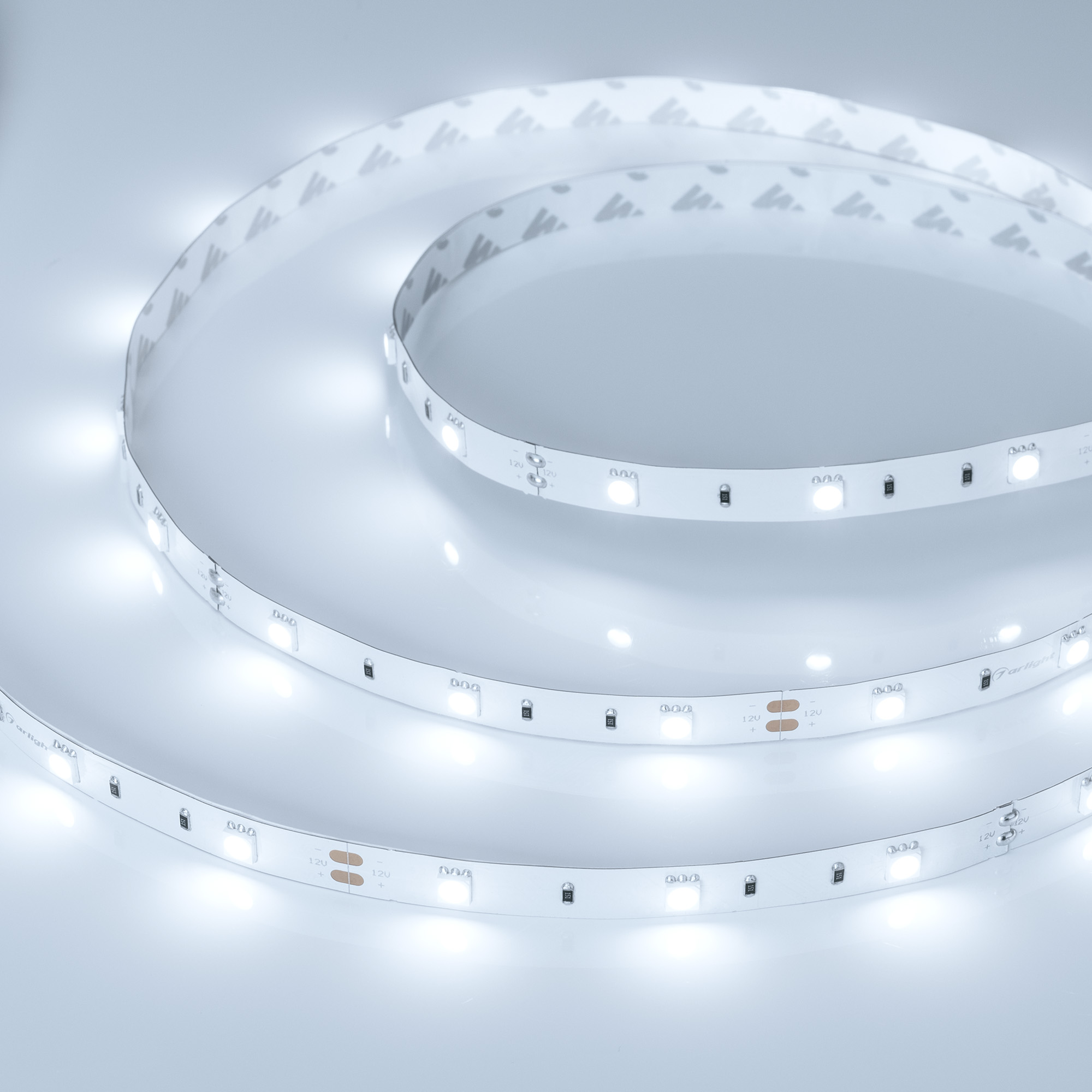 Лента RT 2-5000 12V Cool 8K (5060, 150 LED, LUX) 016890 - Поставка под заказ от 1000 м. Гибкая лента LUX, светодиоды smd 5060, 30шт/м (150шт на 5м), белая плата 10мм, скотч 3М. Цвет ХОЛОДНЫЙ 7700-9600K. Питание 12V, мощность 7.2 Вт/м (36 Вт на 5м), угол 1