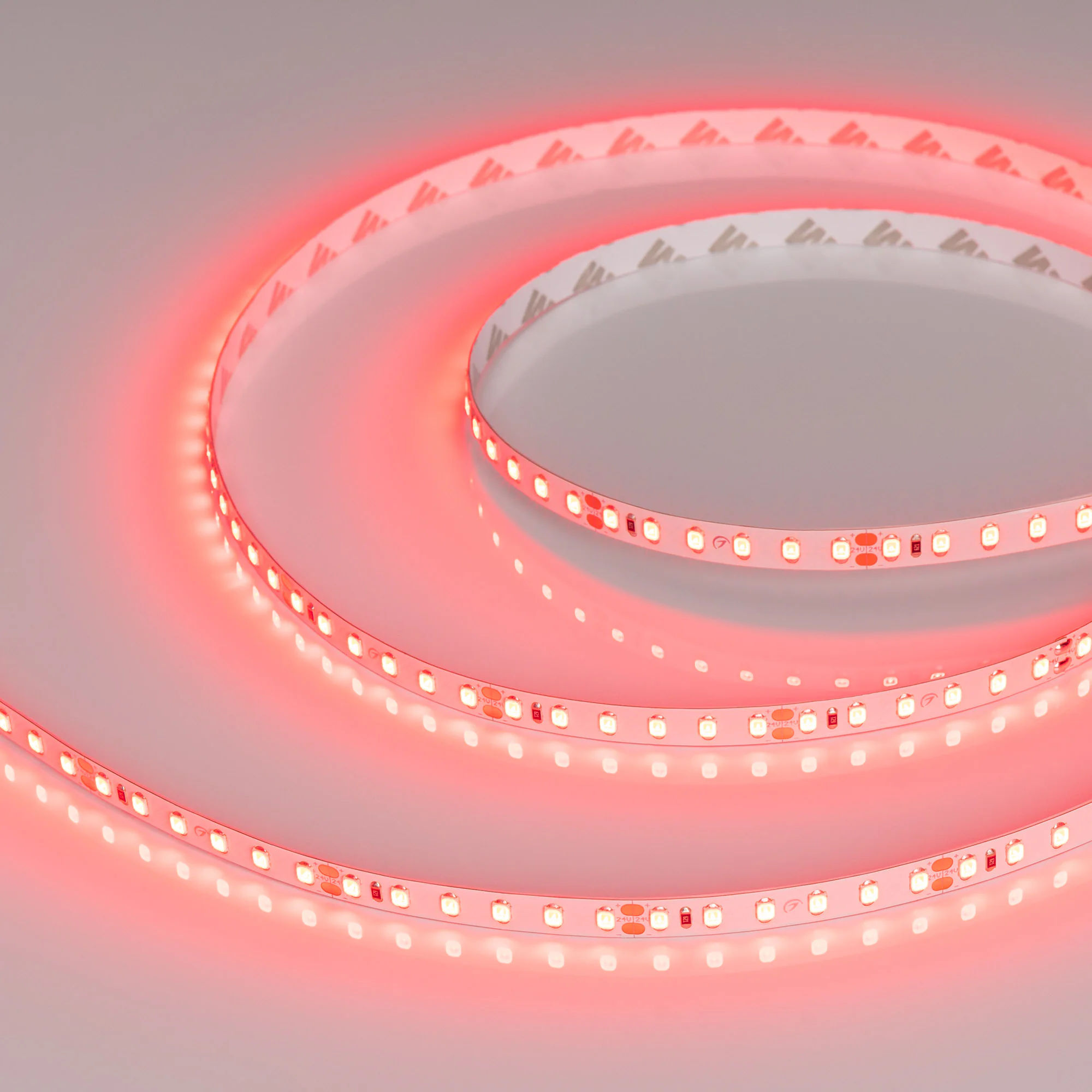 Лента RT-A120-8mm 24V Red (9.6 W/m, IP20, 2835, 5m) 008781(2) - Гибкая лента LUX, светодиоды 2X smd 2835, 120шт/м (600шт на 5м), белая плата 8мм, скотч 3М. Цвет КРАСНЫЙ. Питание 24В, мощность 9,6 Вт/м (48 Вт на 5м), угол 120°. Размеры 5000х8х1,5 мм. Мин.о