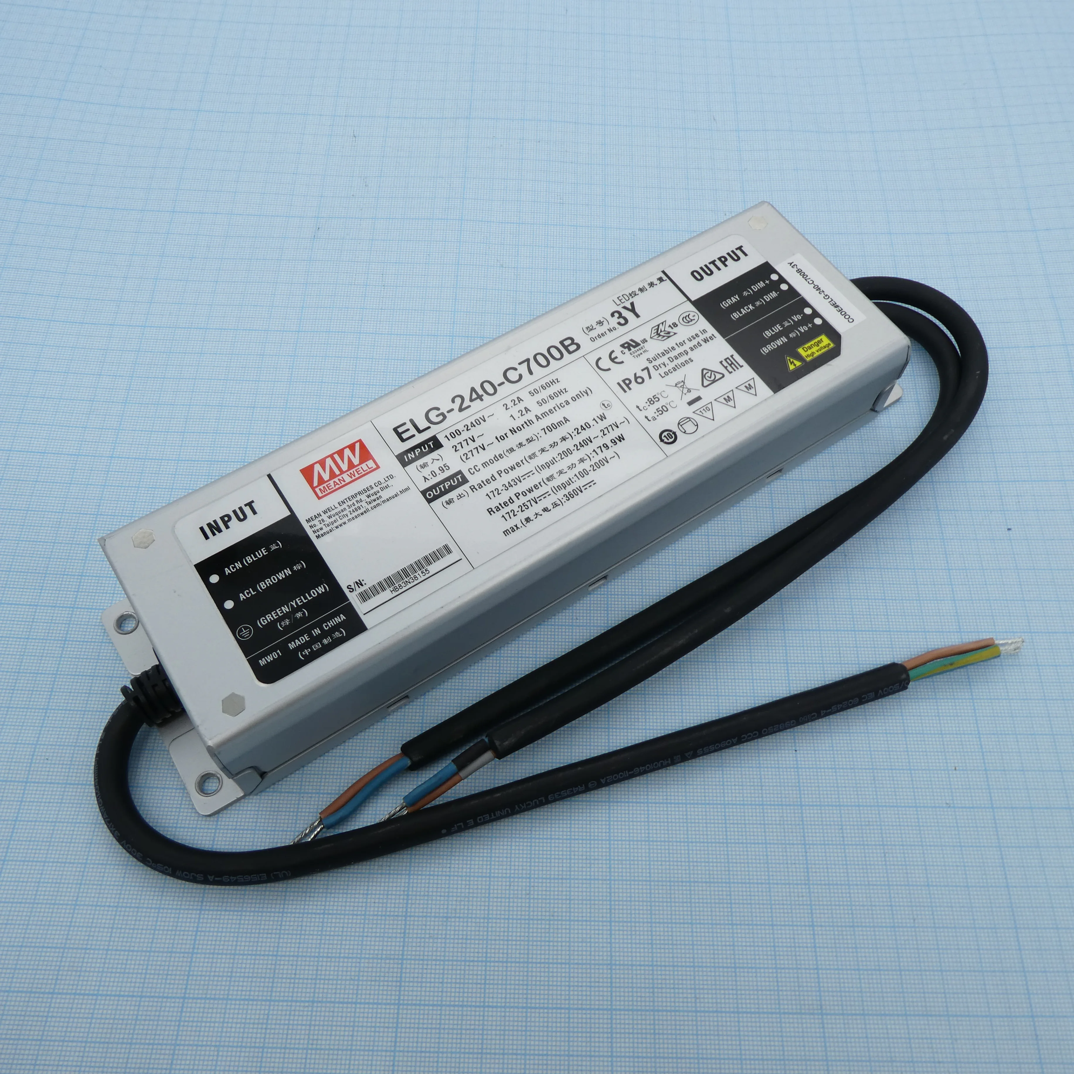 ELG-240-C700B-3Y - AC-DC, 240.1Вт, IP67, вход 100…305В AC, 47…63Гц/142…431В DC, ККМ, выход 172...343В/700мА, изоляция 3750В AC, в кожухе 244х71х37.5, -40…+85°С (корпус), димминг 3 в 1, с проводом заземления