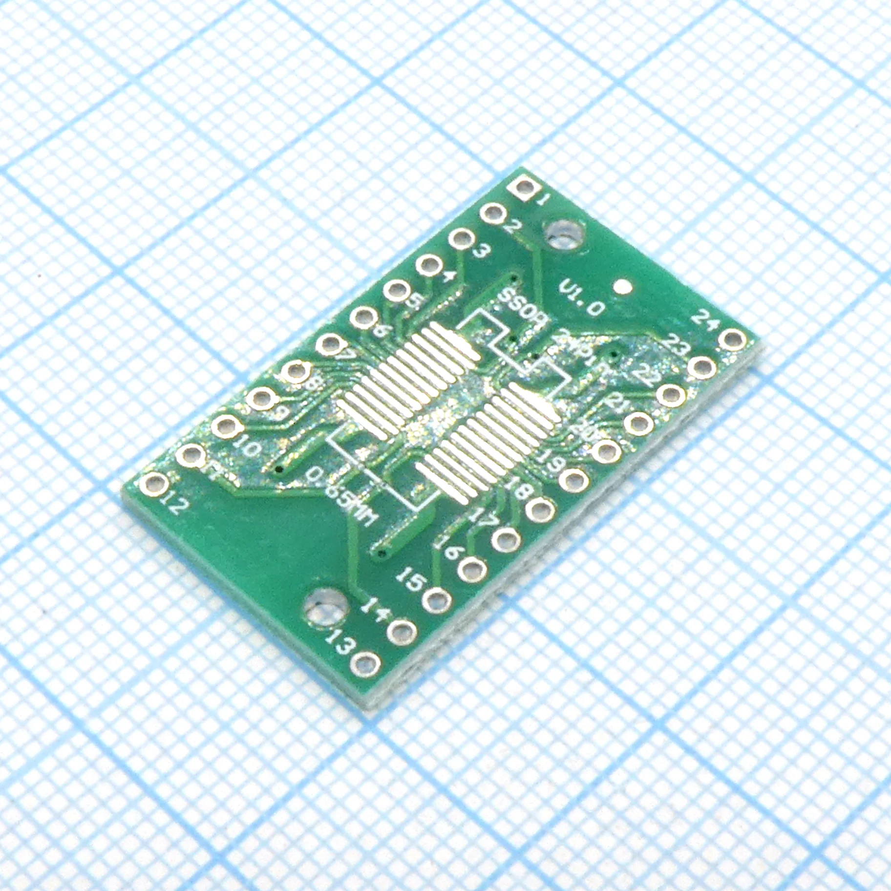 Плата SOIC-24 и SSOP-24 - Двухсторонняя плата с разводкой под SMD-корпуса SOIC-24 (150, 208 и 300 mil) и SSOP-24. С помощью ее можно с легкостью изготовить переходник на корпус DIP-24 с шагом 2,54 мм