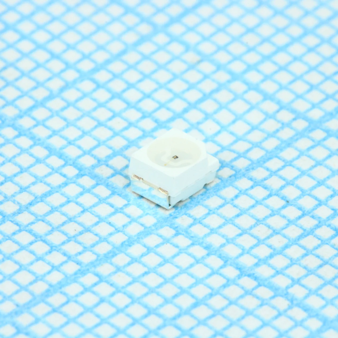 LHYS9553-A02 - Светодиод smd 3,5х2,8мм/желтый/588нм/36-120мкд/прозрачный/120°