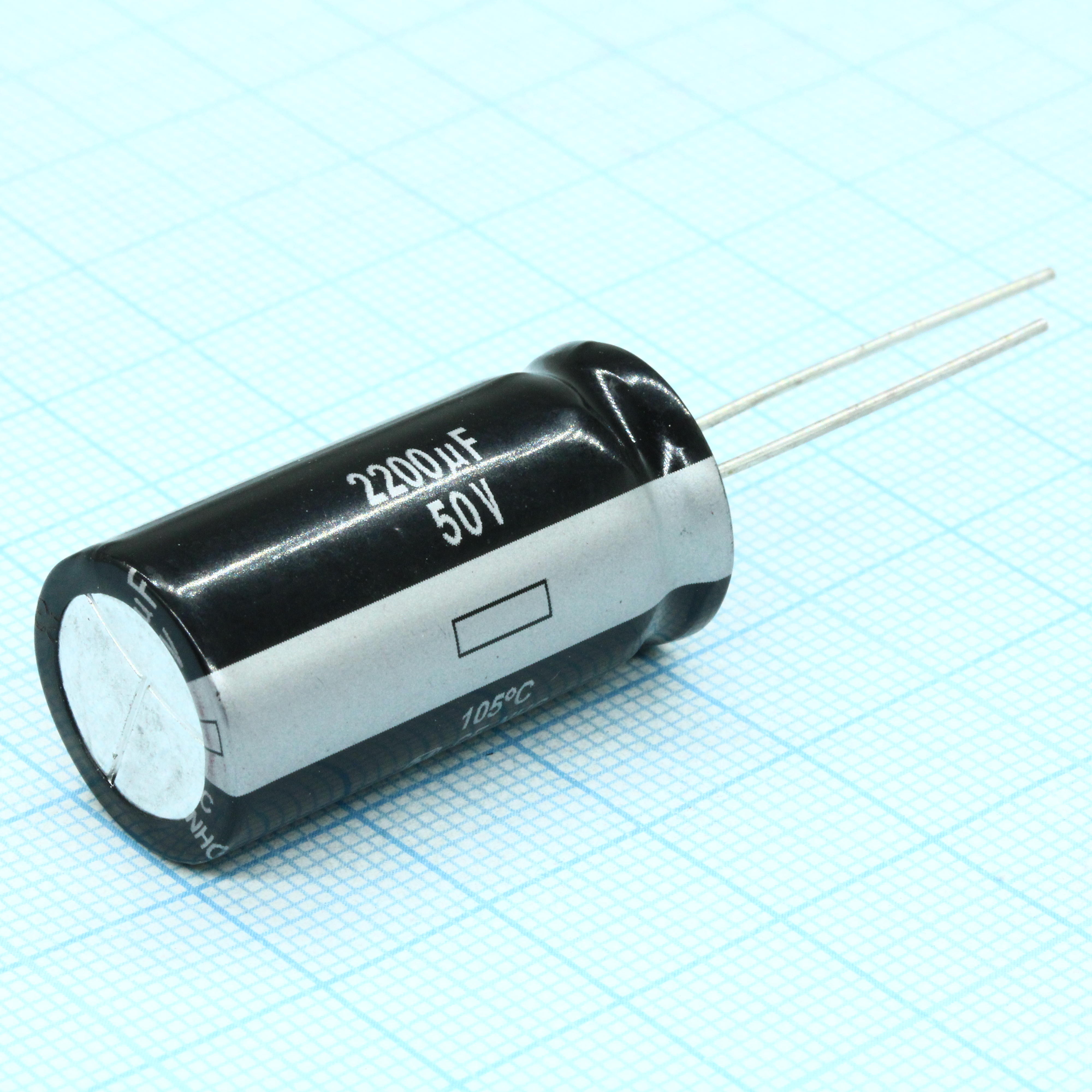 ECA1HHG222 - Конденсатор алюминиевый электролитический 2200мкФ 50В  ±20% (16 х 31.5мм) радиальные выводы 7.5мм 1470мА 2000час 105°С автомобильного применения россыпь