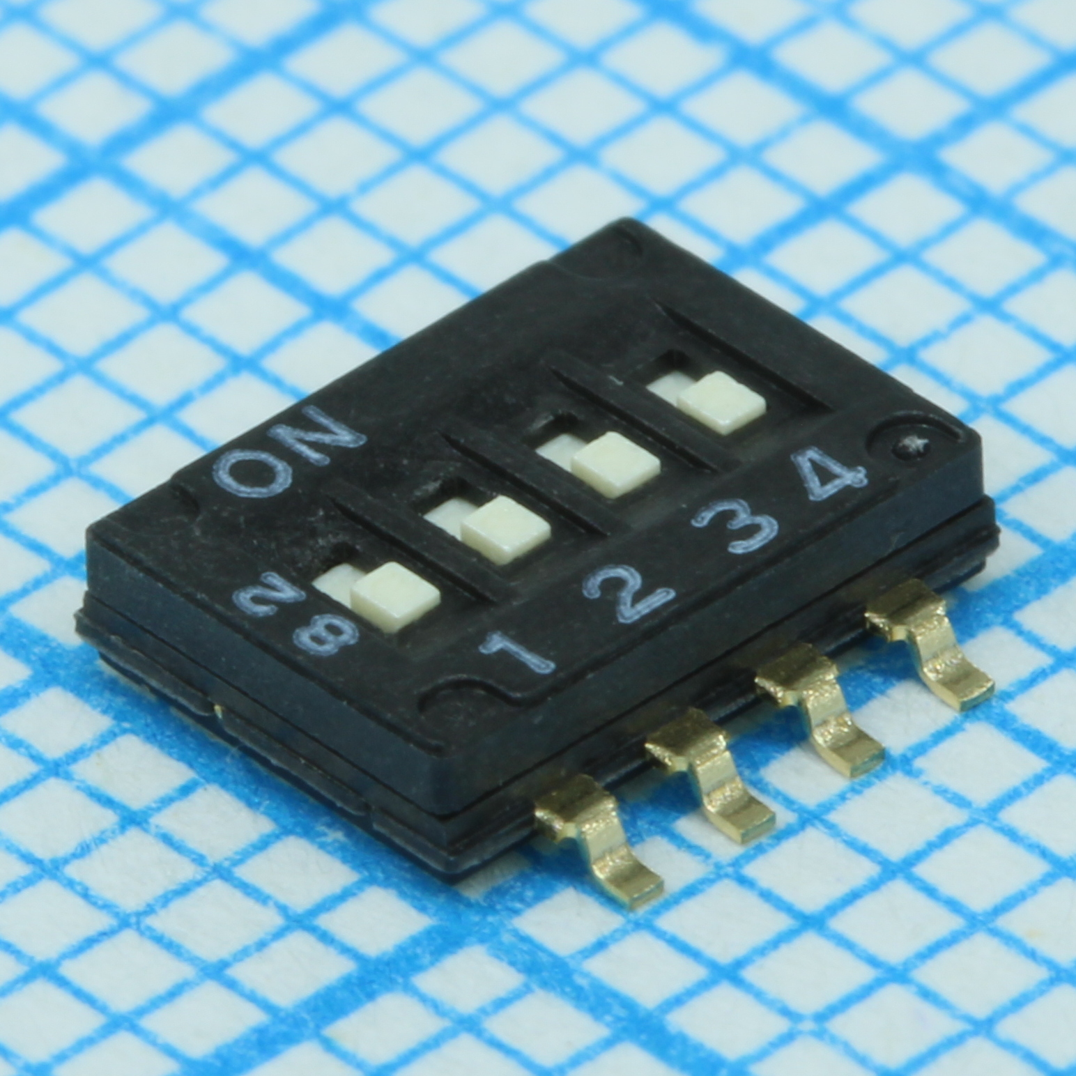 A6H4101 - Переключатель DIP 4 позиции 0.025А 24В для поверхностного монтажа 1000 циклов шаг 1.27мм туба