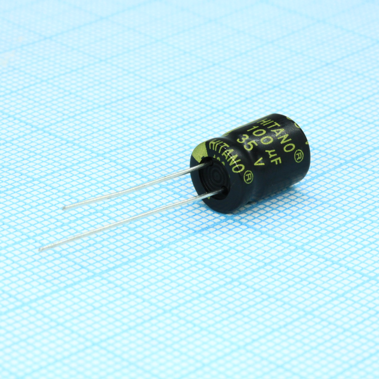 EXR101M35B - Конденсатор алюминиевый электролитический 100мкФ 35В ±20% (8 X 12мм) радиальный 3.5мм 0.25Ом 450мА 3000час 105°С россыпь