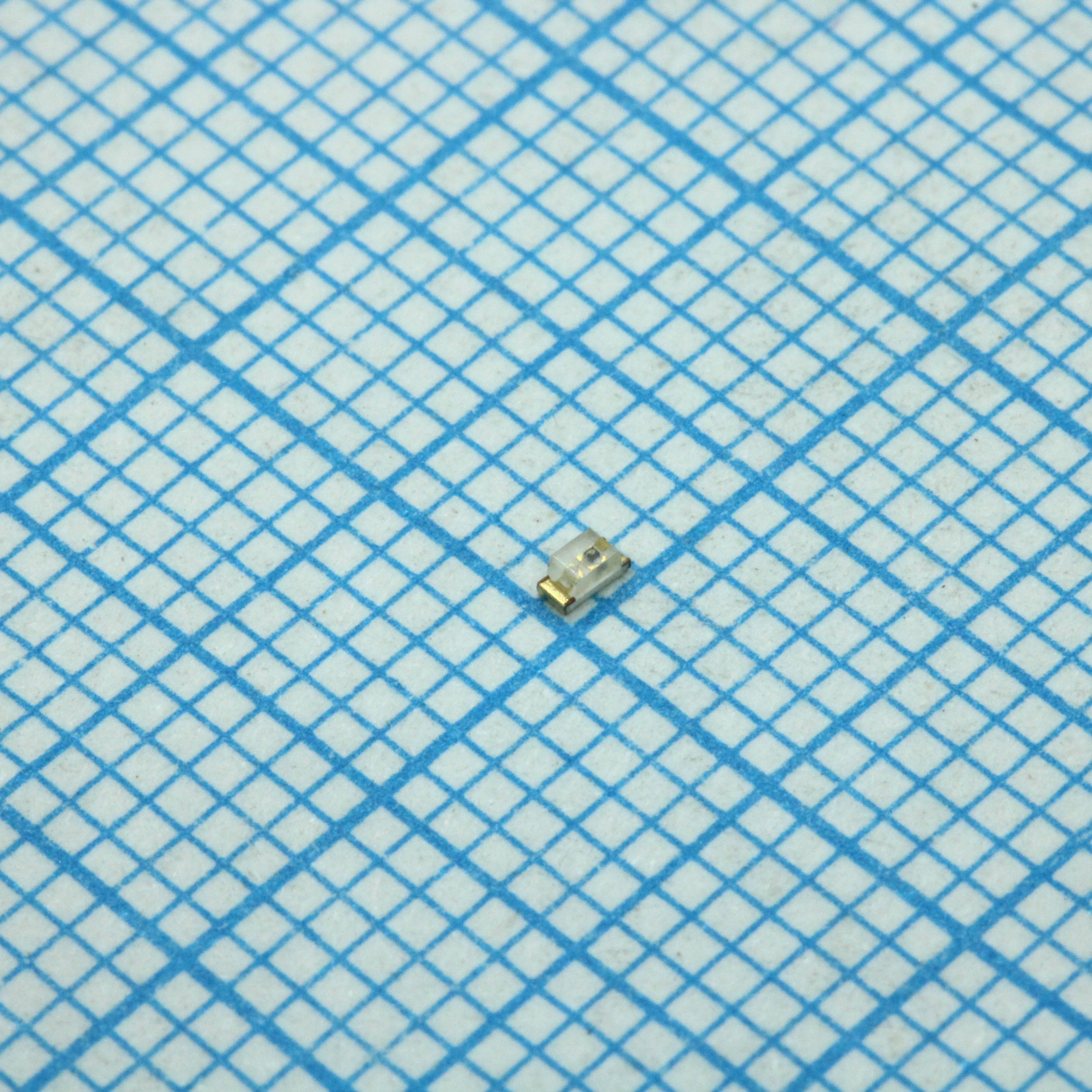 APT1608SRCPRV - Чип светодиод SMD красный сверхяркий 1,6x0,8мм 150° прозрачный 100/55 мКд 1,85/2,5В