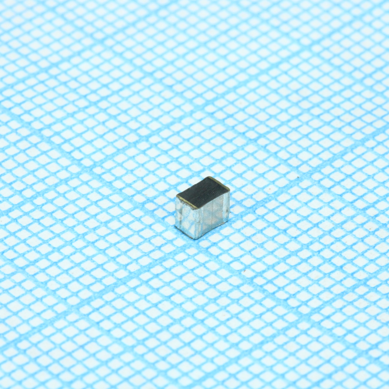 ECHU1C104JX5 - Металлоплёночный конденсатор SMD 1210 0.1uF ±5% 16V (3.2 X 2.5 X 1.5mm) 125C T/R