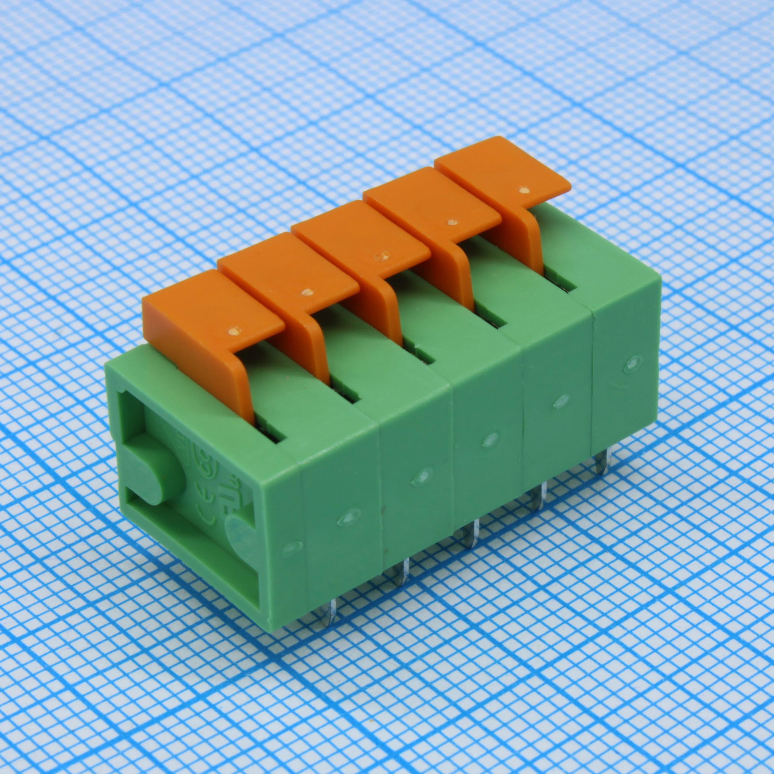 DG142R-5.08-05P-14-00A(H) - Нажимной безвинтовой клеммный блок 5 контактов. Зажим типа торцевой контакт. Серия DG142R-5.08