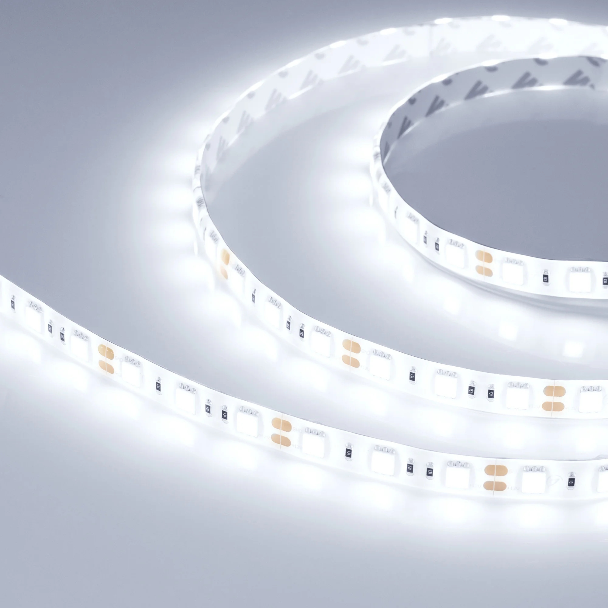 Лента RTW 2-5000SE 12V Cool 2x (5060, 300 LED, LUX) 016845(1) - Поставка под заказ от 500 м.Гибкая лента LUX, герметичная IP65 (силикон сверху), светодиоды smd 5060, 60шт/м (300шт на 5м), скотч 3М. Цвет ХОЛОДНЫЙ 8000-12000K. Питание 12V, мощность 14.4 Вт/