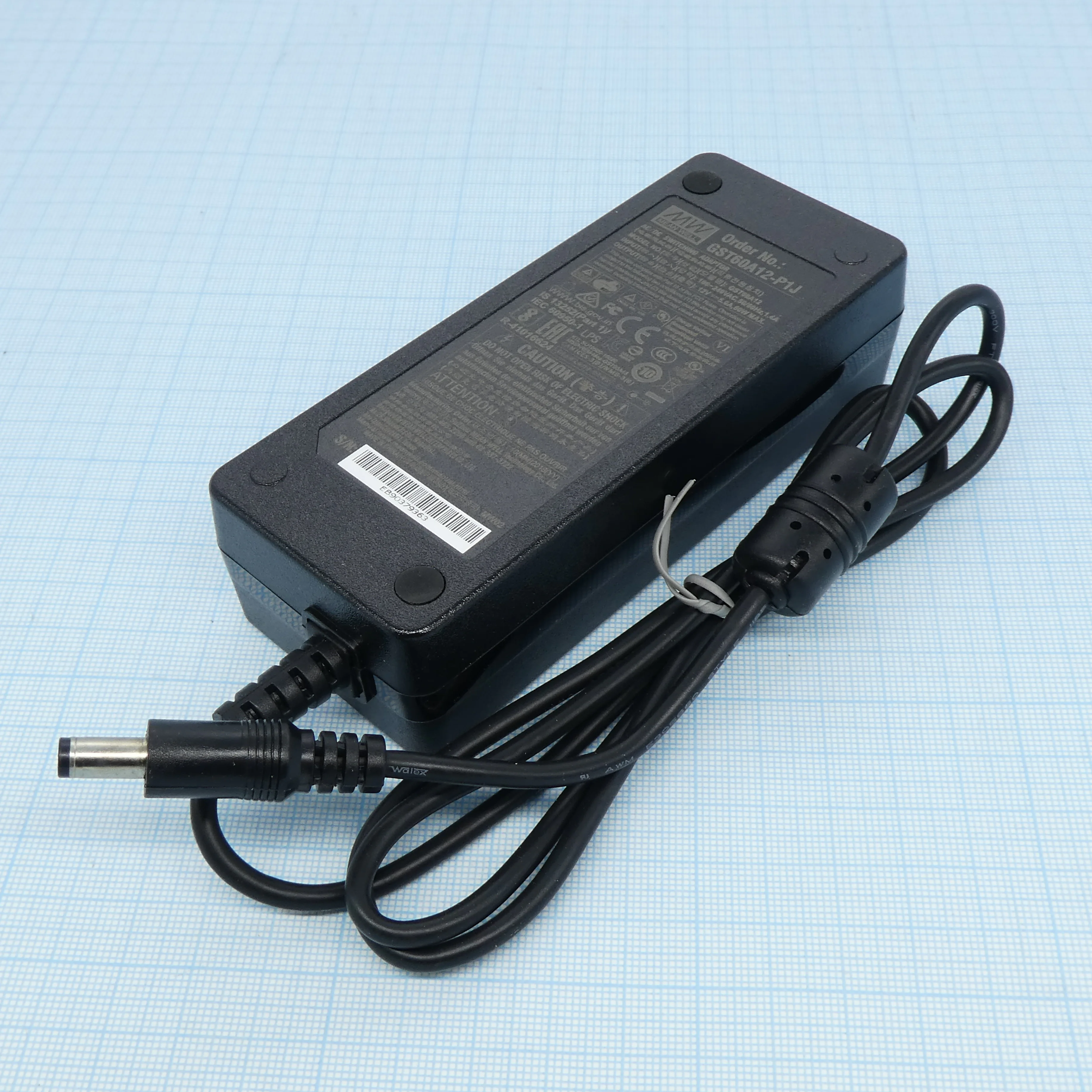 GST60A12-P1J - AC-DC, 60Вт, вход 90...264B AC, 47...63 Гц, 127...370B DC, выход 12B/5A, изоляция 3000В AC, 125x50x31.5мм, -30...+70°С, сетевой разъём IEC320-C14, выходной разъем 11, диам. 5.5х2.1мм
