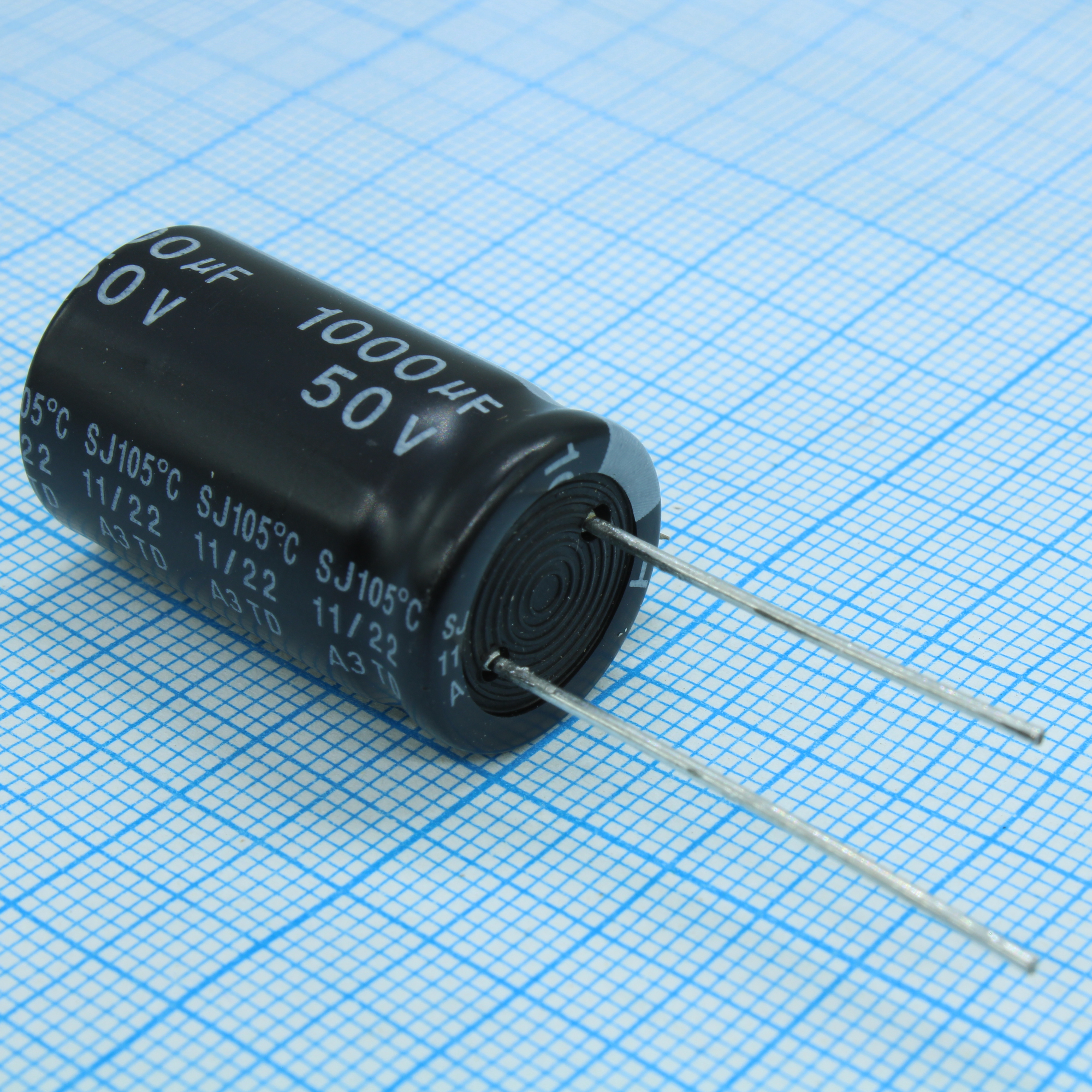 KSH337M100S1A5M25K - Конденсатор алюминиевый электролитический 330мкФ 100В ±20% (16х25мм) радиальный 7.5мм 830мА 2000часов 105°C россыпь