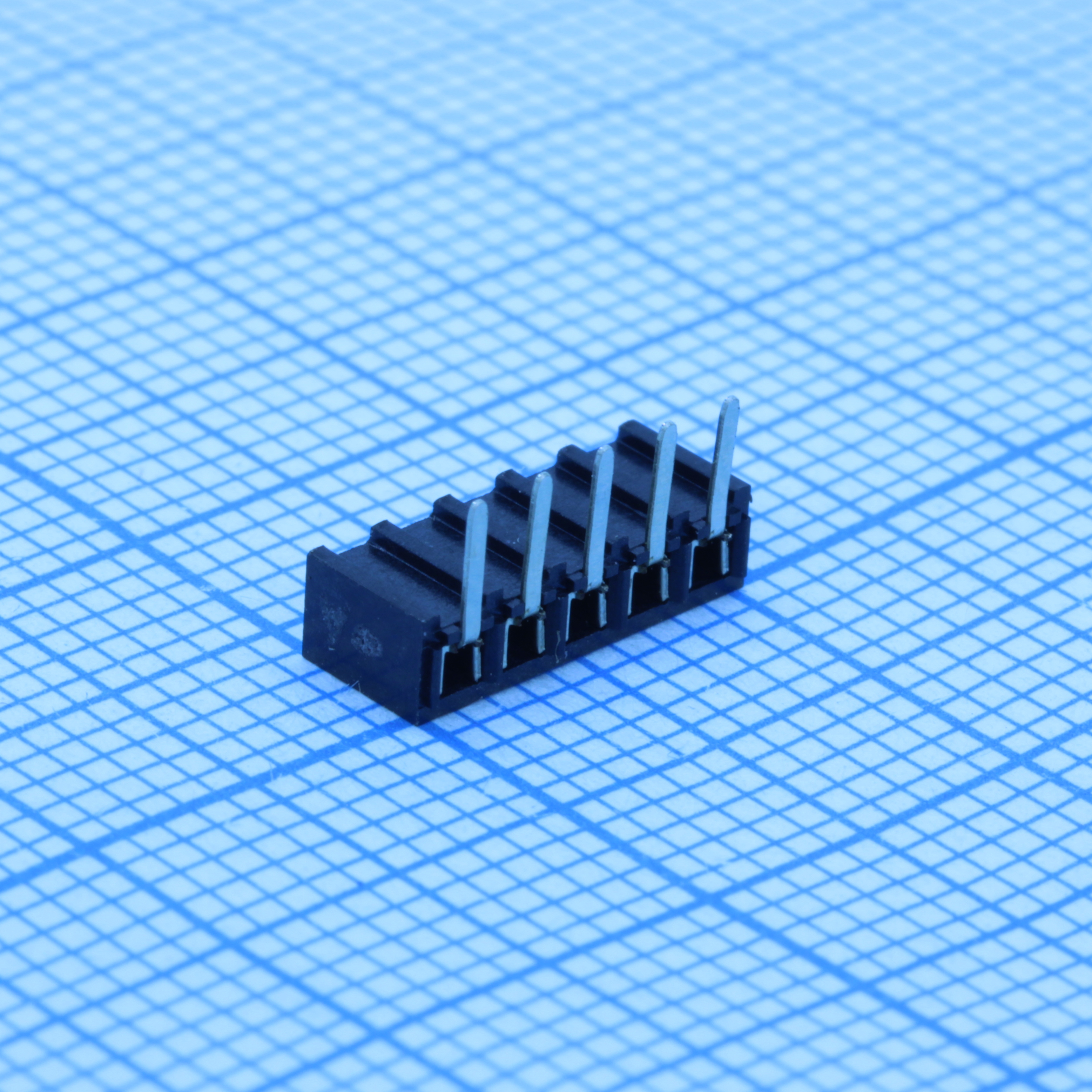 DS1026-02-1X5S8BR - Гнездо на плату угловое 1x5 конт., шаг 2.00мм, высота 4.3мм, позолоч.
