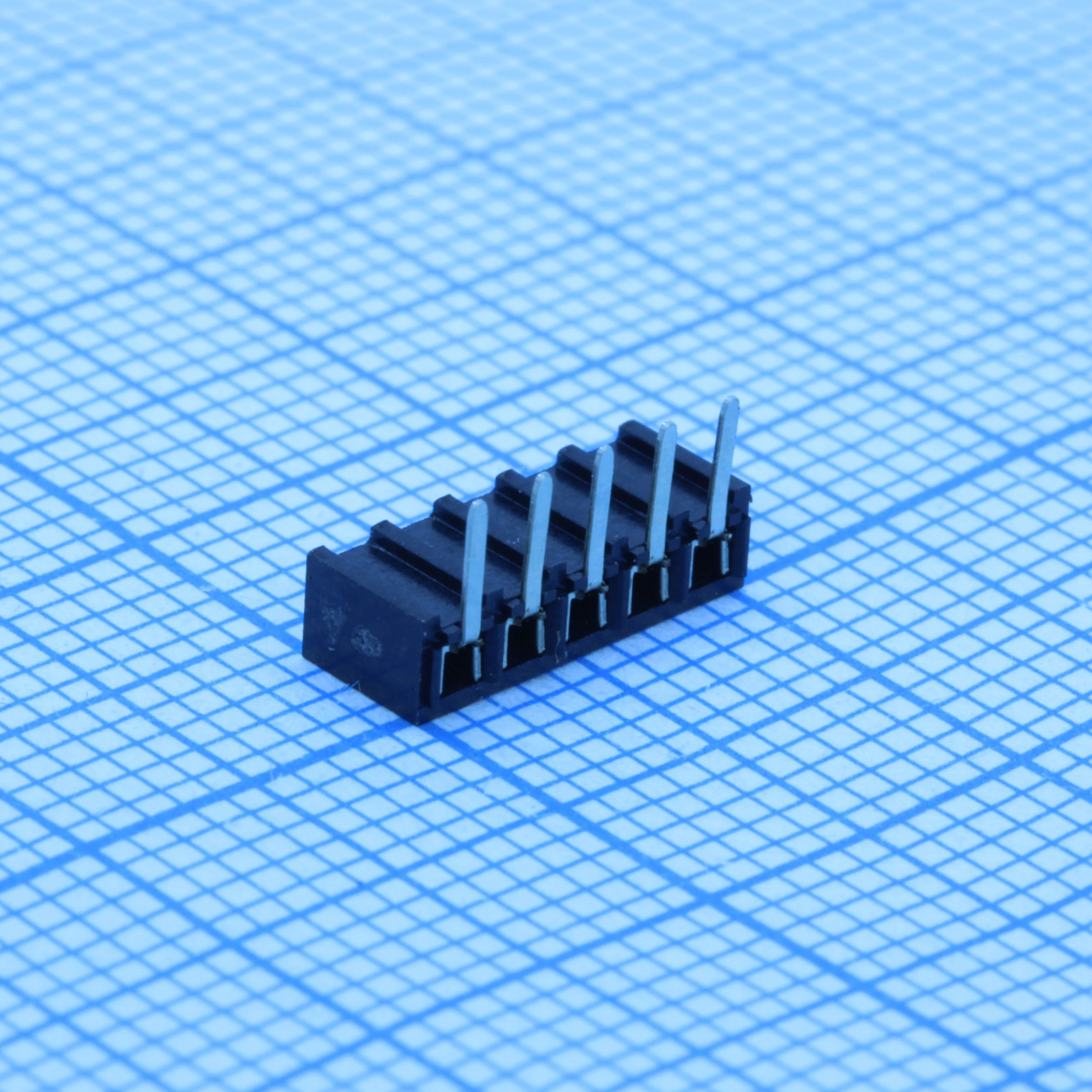 DS1026-02-1X5S8BR - Гнездо на плату угловое 1x5 конт., шаг 2.00мм, высота 4.3мм, позолоч.