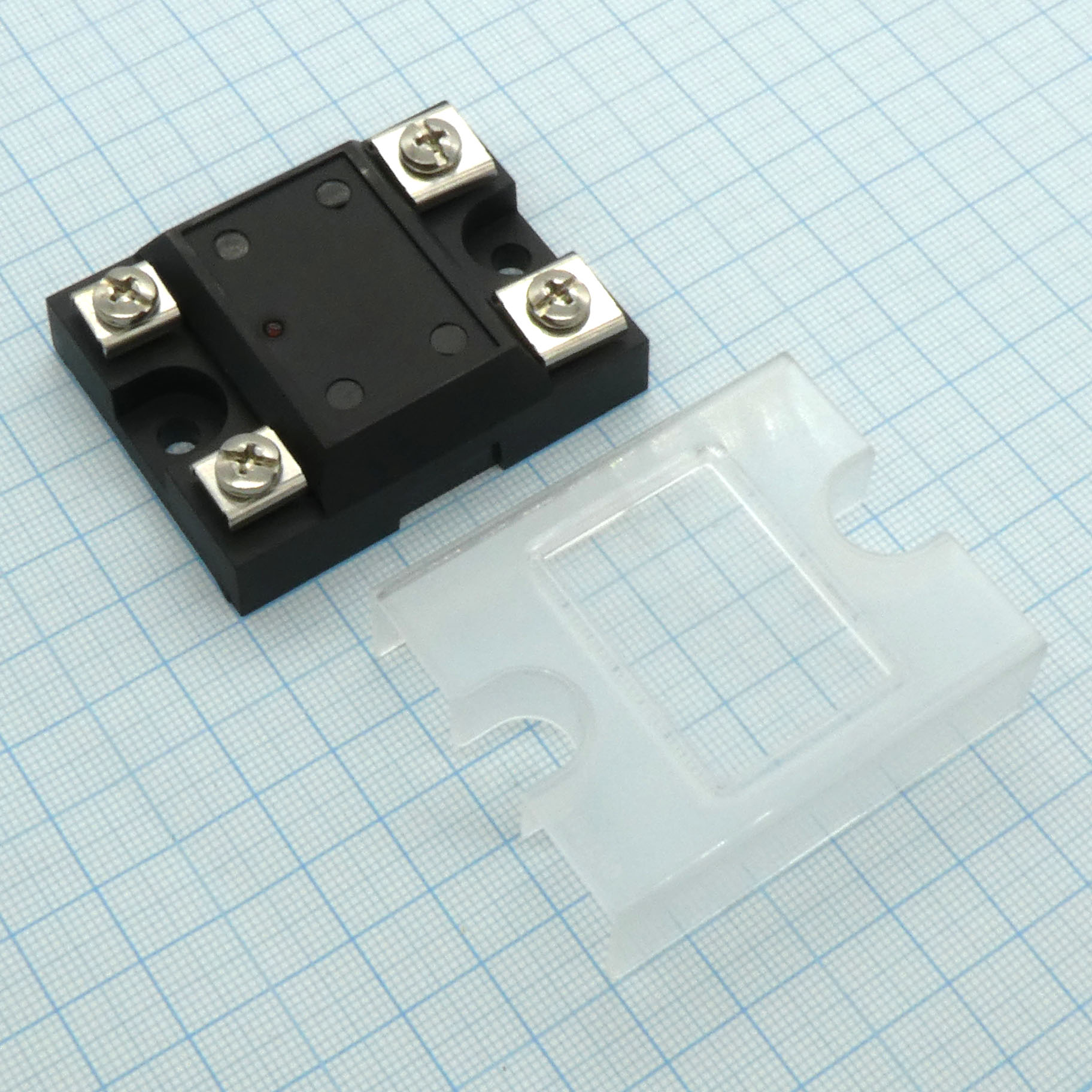 KSD240AC8 - Реле твердотельное для коммутации переменного тока 250В 40А, вход 4-32В DC, изоляция 4кВ, схема перехода через ноль, светодиодный индикатор, нормально открытое, -30...+100°C