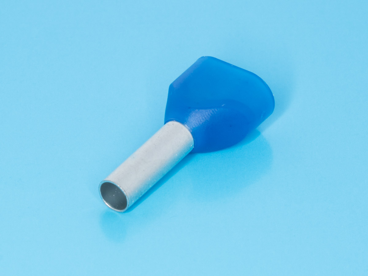 TIC2-2.5-10 - Наконечник 10мм для обжима двух многожильных кабелей  2,5мм, изолированный, кратно 100шт.