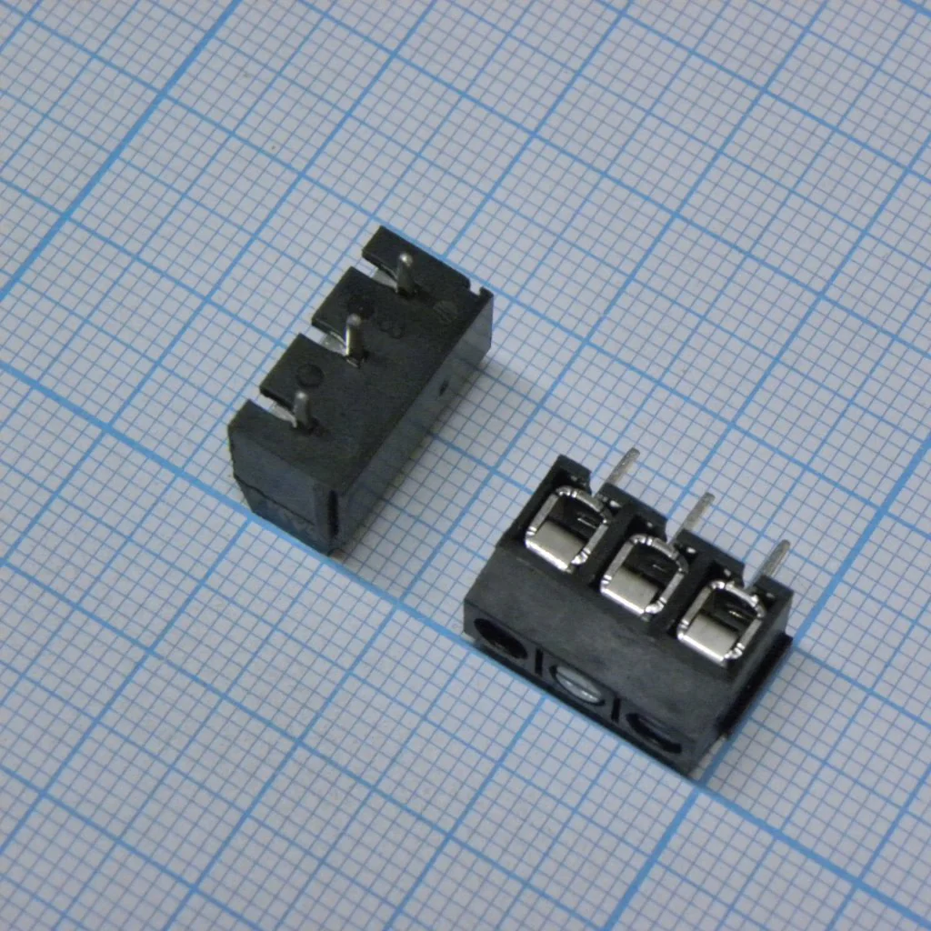 DG306-5.0-03P-13-00A(H) - Винтовой клеммный блок с защитой провода, 3 контакта. Серия DG306-5.0