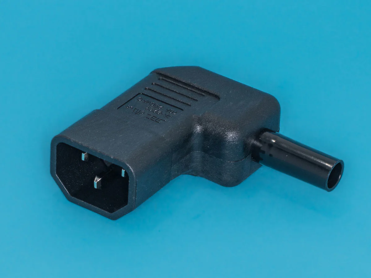 AC-101R2 - Разъем 220В вилка на кабель, 3 контакта, прямой угол, тип 2, 10A