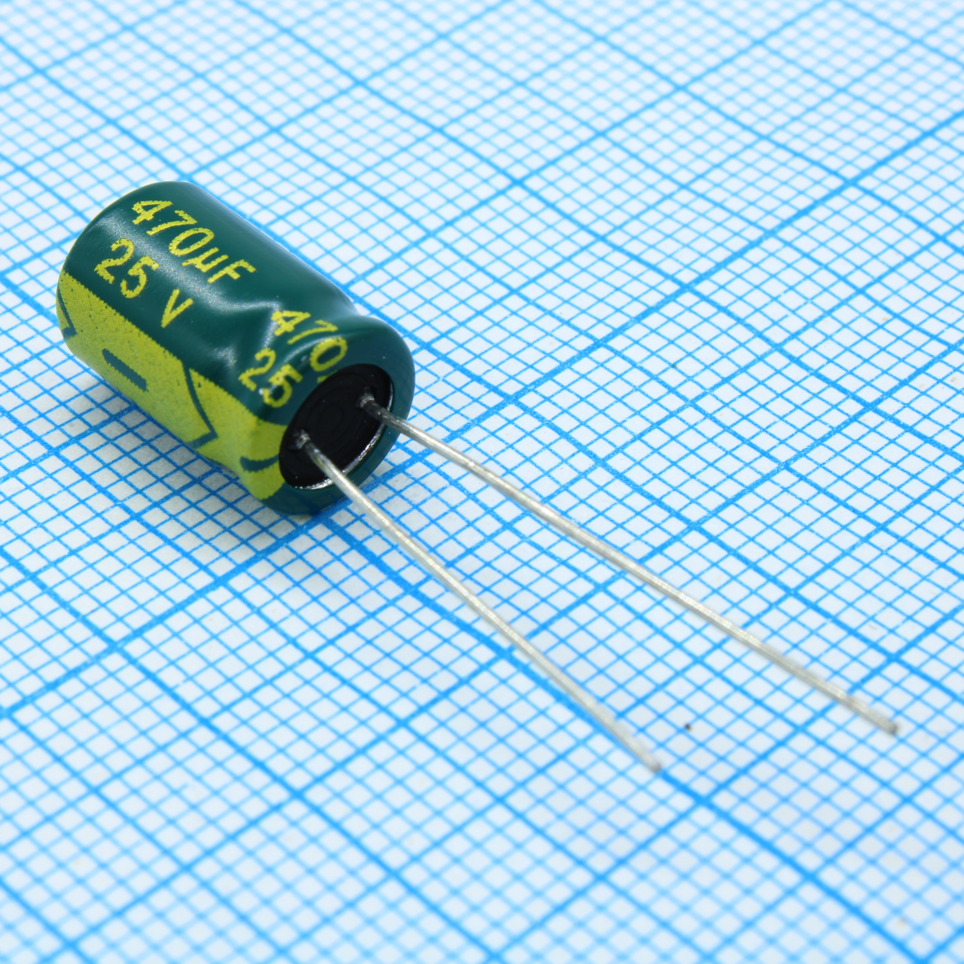 LF471M1EBKJ0812EGN - Конденсатор алюминиевый электролитический 470мкФ 25В ±20% (8х12мм) радиальный 3.5мм 4000часов 105°C россыпь