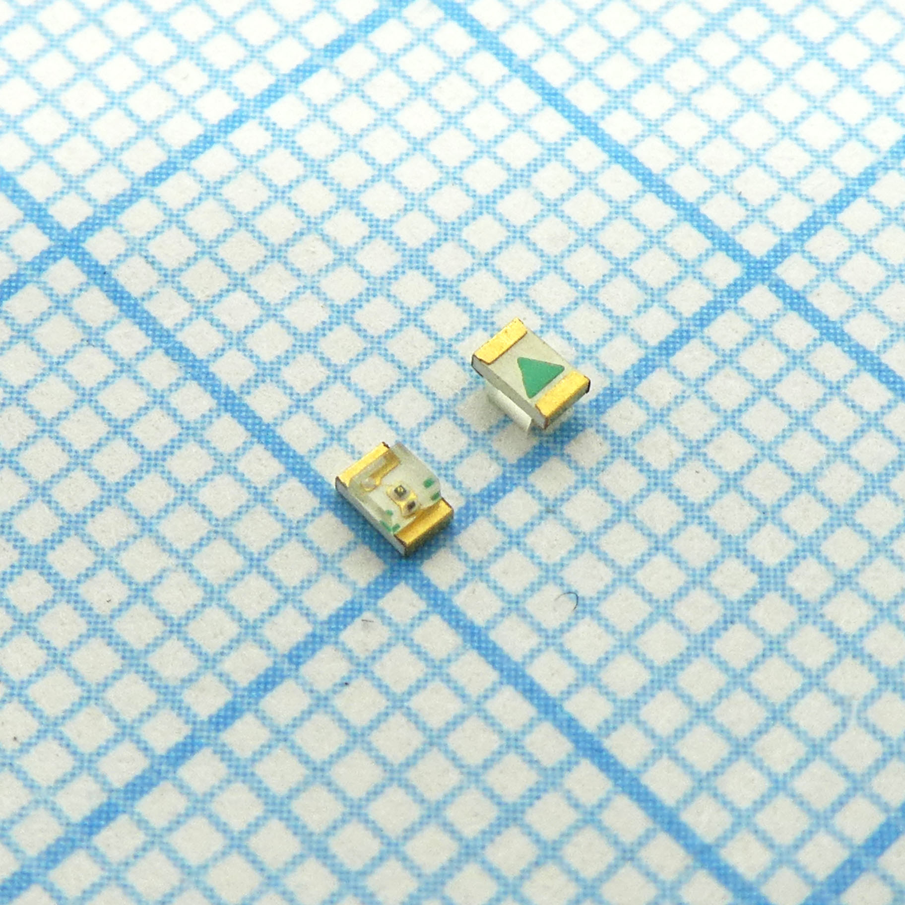 KPT-2012QBC-D - Светодиод smd 2х1,25мм/синий/465нм/40-100мкд/прозрачный/120°