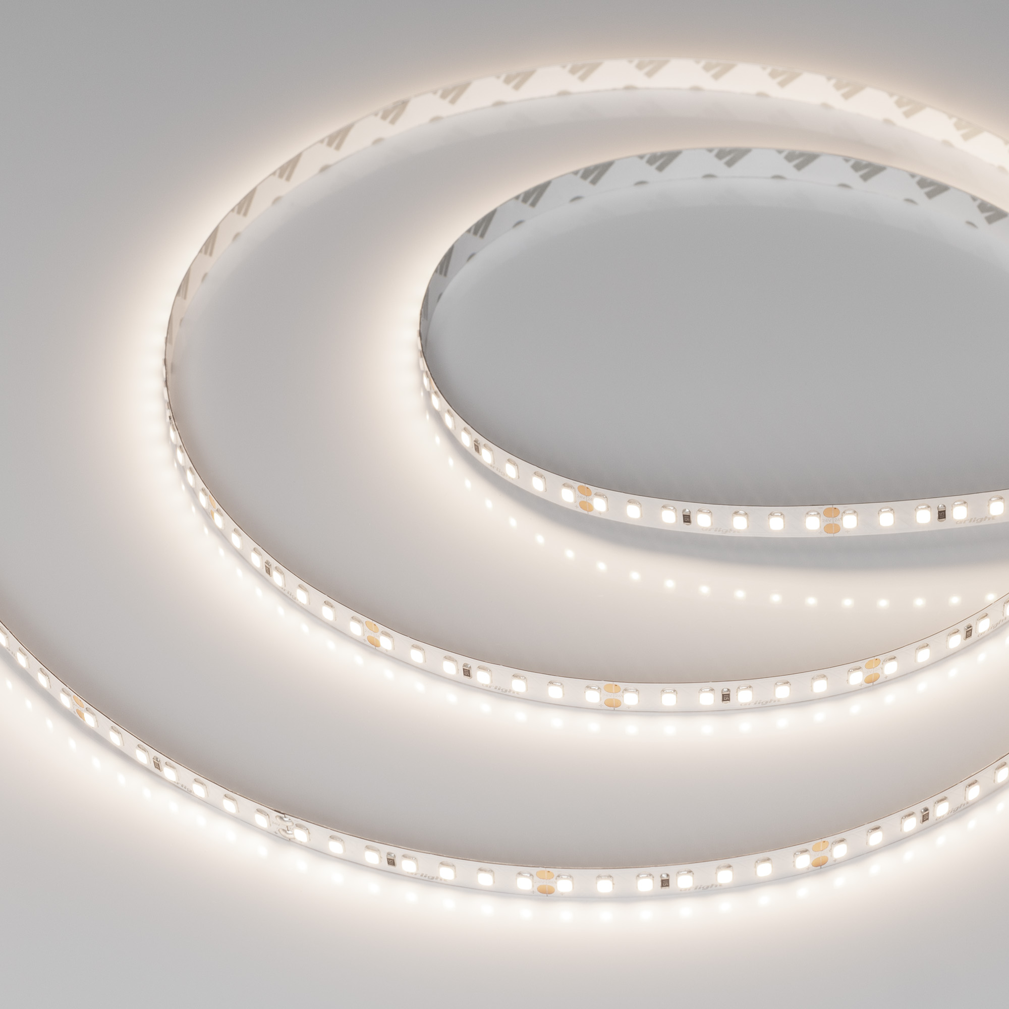 Лента UL-A140-8mm 24V Day4000 (15 W/m, IP20, 5m) 046979 - Светодиодная лента UL-A140, открытая. Светодиоды 2835, 140 шт/м (700 шт на 5 м), белая плата, ширина 8 мм, скотч 3M. Цвет ДНЕВНОЙ 4000 K, цветопередача CRI>90, угол 120°. Питание 24V, мощность 15 В