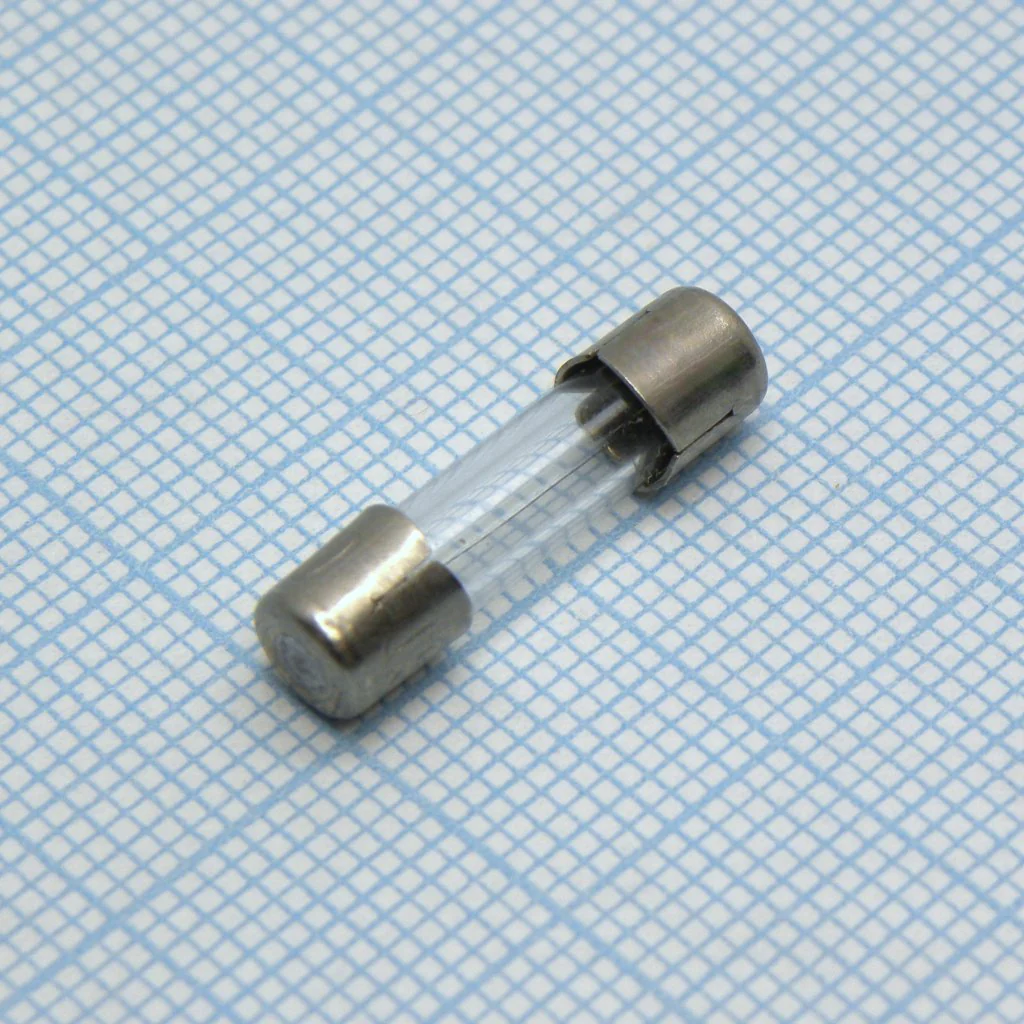 522.522 - T  250 V 3,15 A  5x20 mm, в стеклянном корпусе