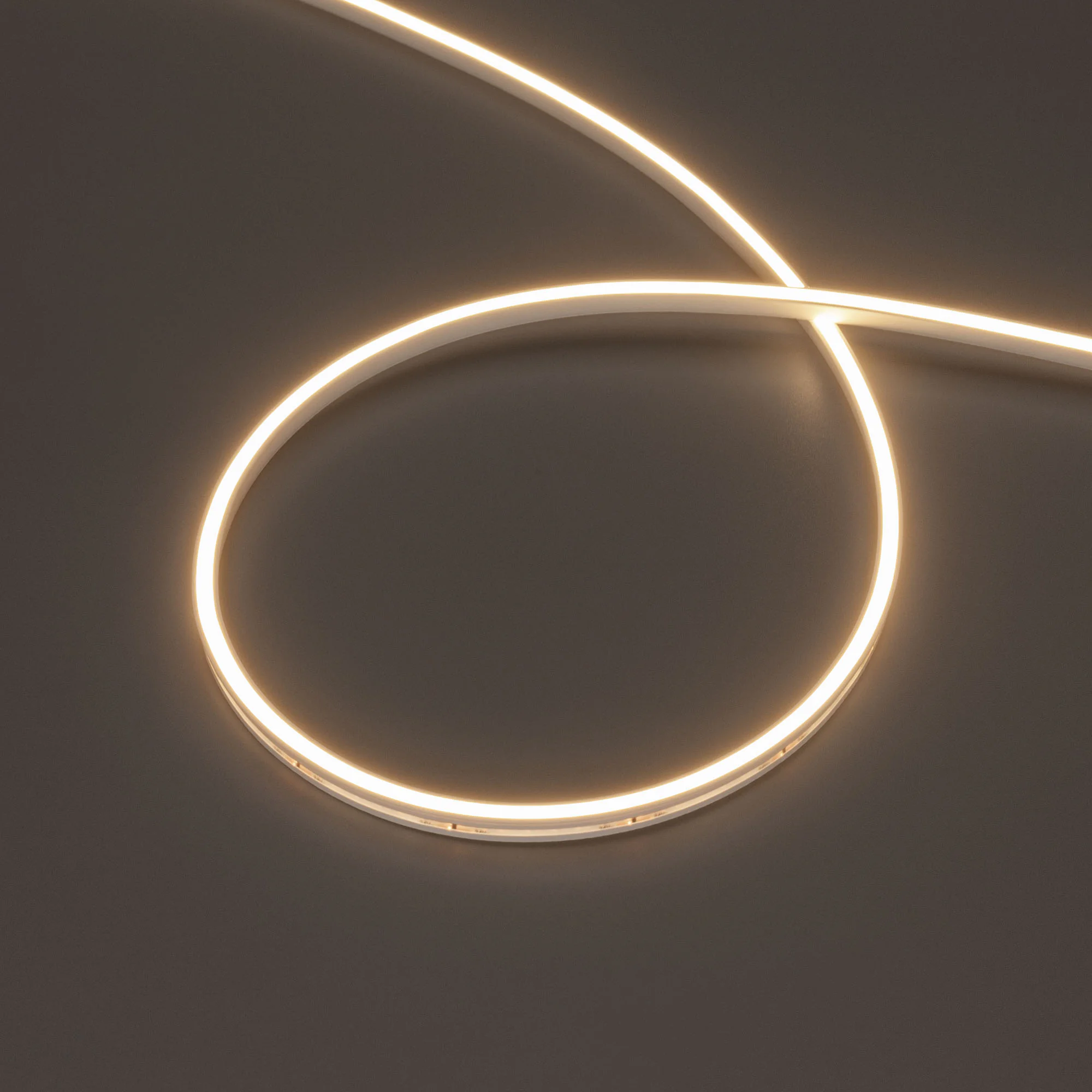 Лента герметичная MOONLIGHT-SIDE-T-M196-03x06mm 24V Warm3000 (7.2 W/m, IP54, 2216, 5m, wire x2) 039570 - Гибкая герметичная лента (неон серии MOONLIGHT), сечение 3х6 мм, Т-образная форма. Светодиоды SMD 2216 196 шт/м. Цвет свечения ТЁПЛЫЙ (3000 К), индекс