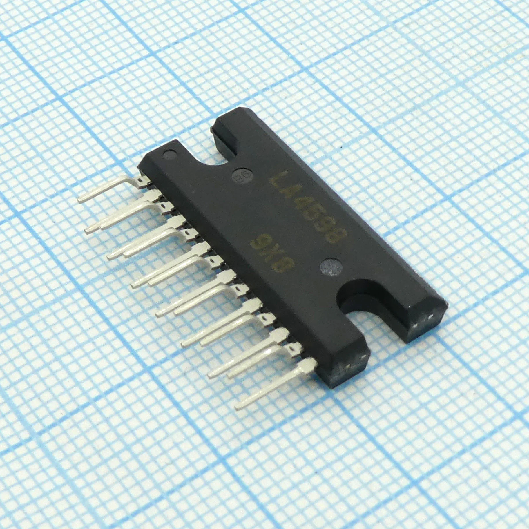 LA4598 - УHЧ 2x2.9Вт (9В/3.2 Ом)