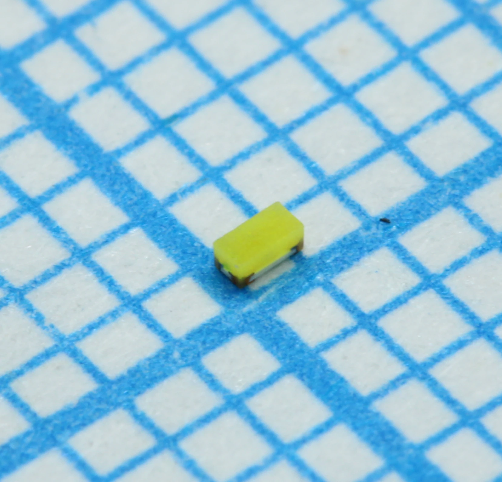 FYLS-0402URC - Светодиод smd 1х0.5x0.35мм/красный/631нм/80мкд/прозрачный/130°