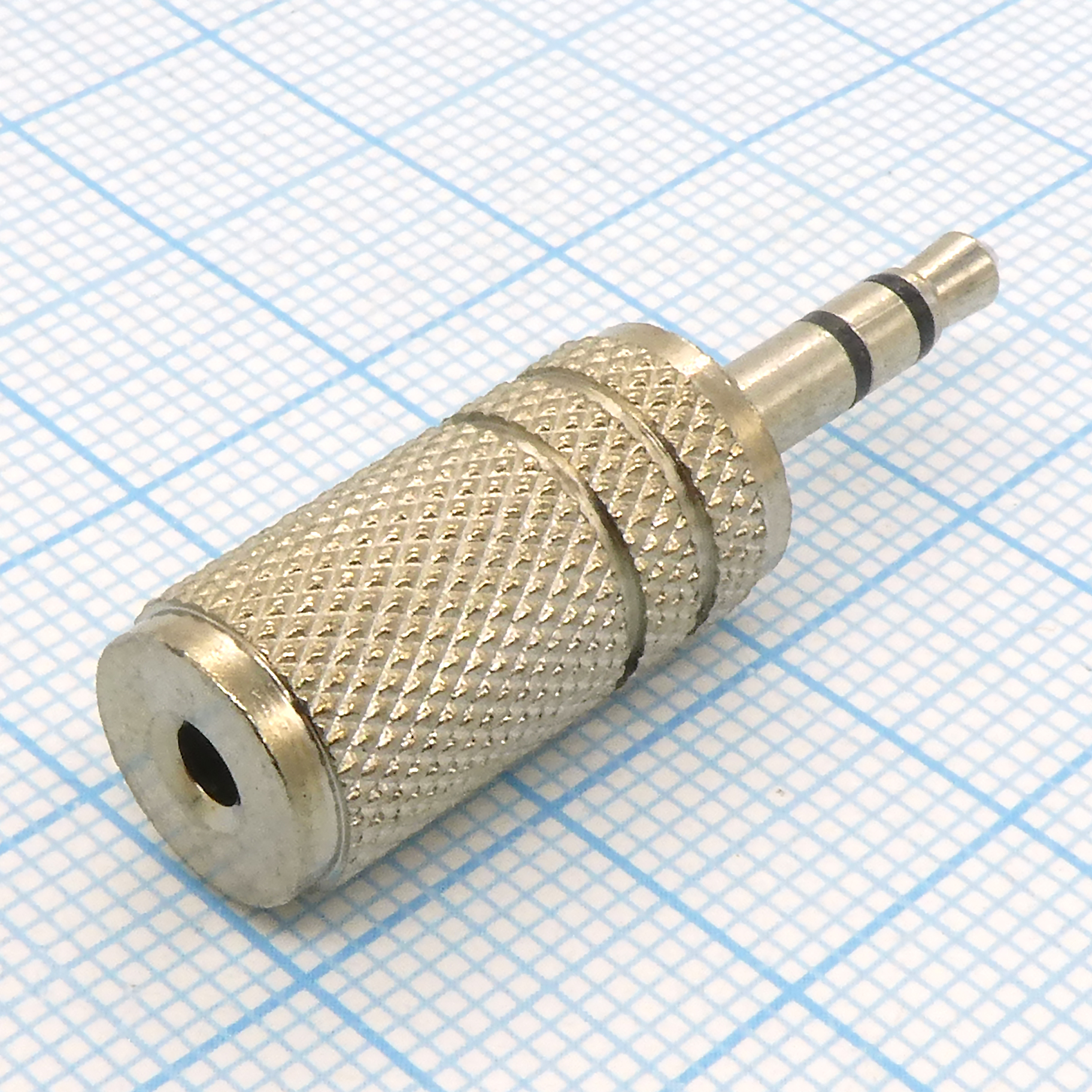 AD TRS штекер 3,5 - TRS гнездо 2,5 метал - стерео штекер 3.5 - стерео гнездо 2.5 металлический корпус