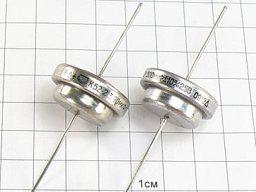 Конденсатор К52-2 300мкФ 25В 10% "5"