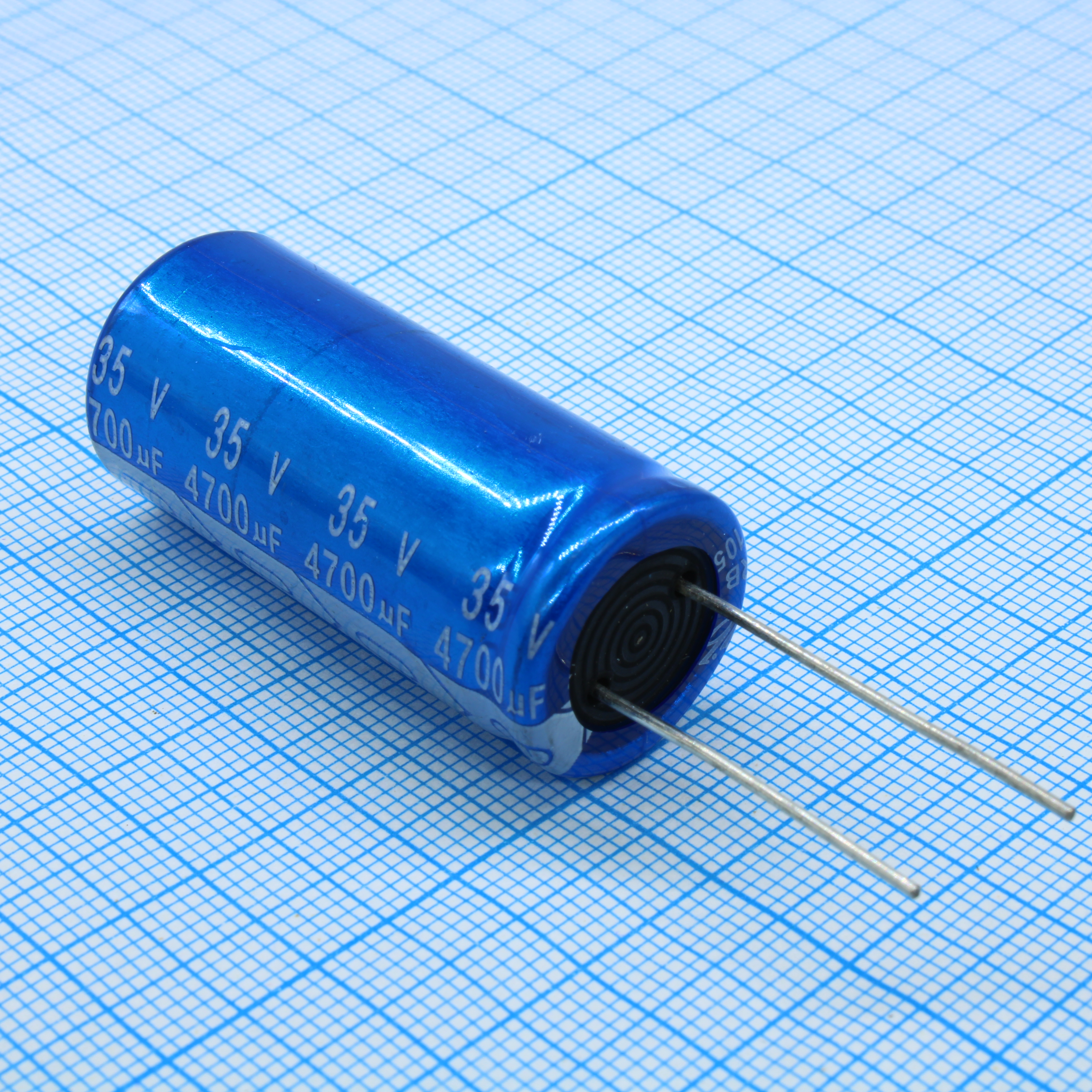 JRB1V472M07501800400000B - Конденсатор алюминиевый электролитический 4700мкФ 35В ±20% (18 X 40мм) радиальный 7.5мм 1540мА 2000час 105°С россыпь