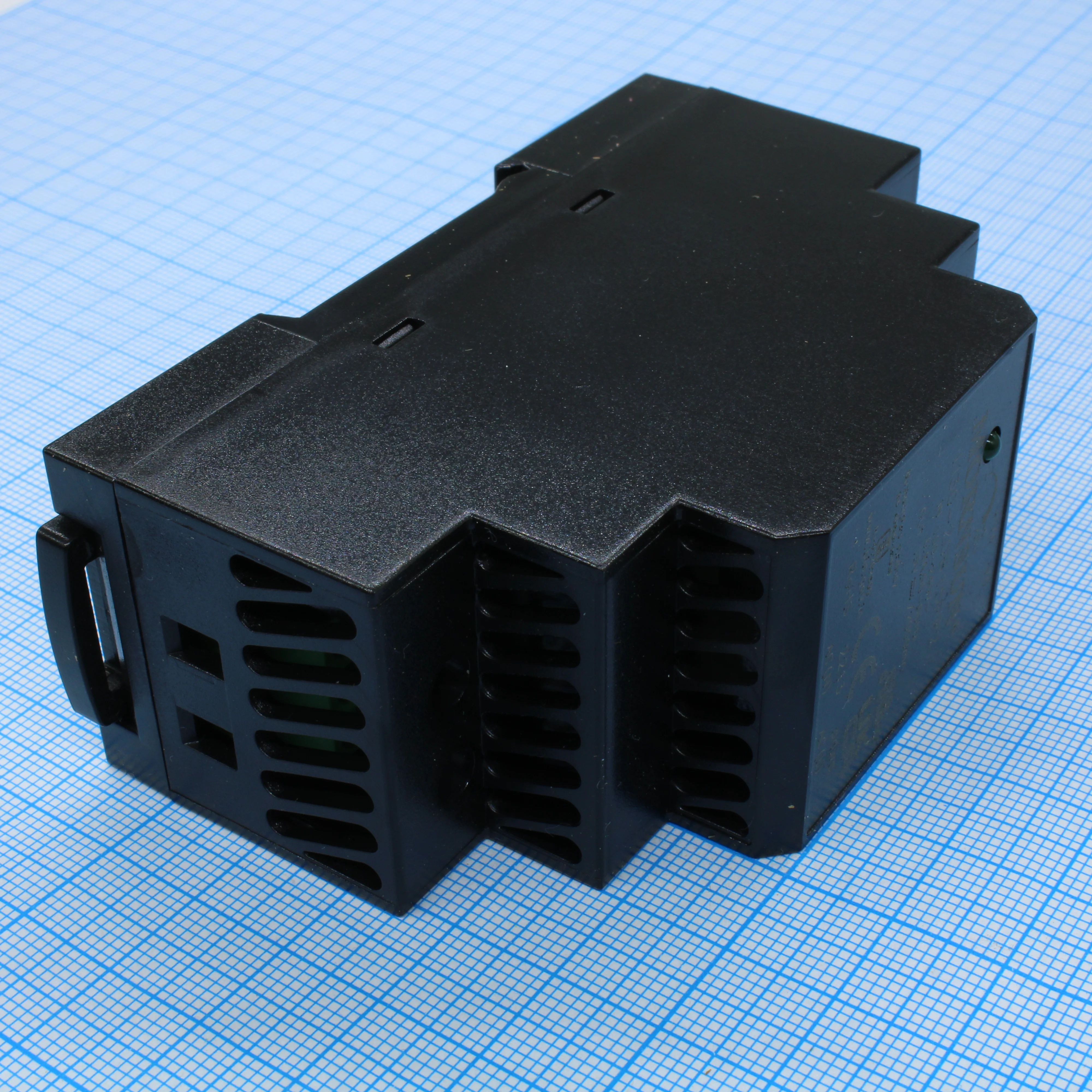 LI30-20B15PR2 - Преобразователь AC-DC на DIN-рейку  30Вт, выход 15В/2A, вход 85…264V AC, 47…63Гц изоляция 4000В AC -40…+70°С
