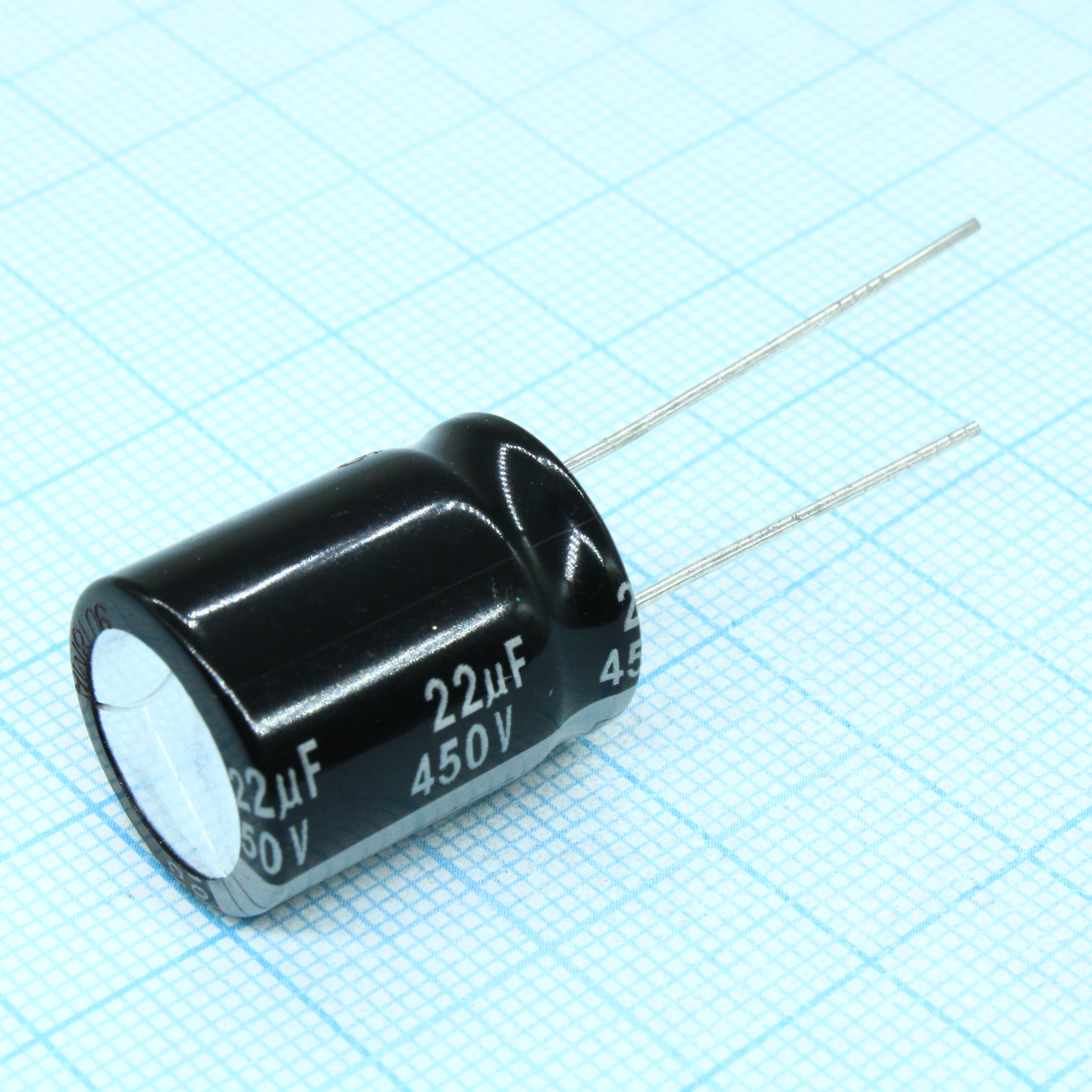 EEUED2W220S - Конденсатор алюминиевый электролитический 22мкФ 450В 20% (16 X 20мм) радиальные выводы 7.5мм 680мА 10000час 105°С Россыпь