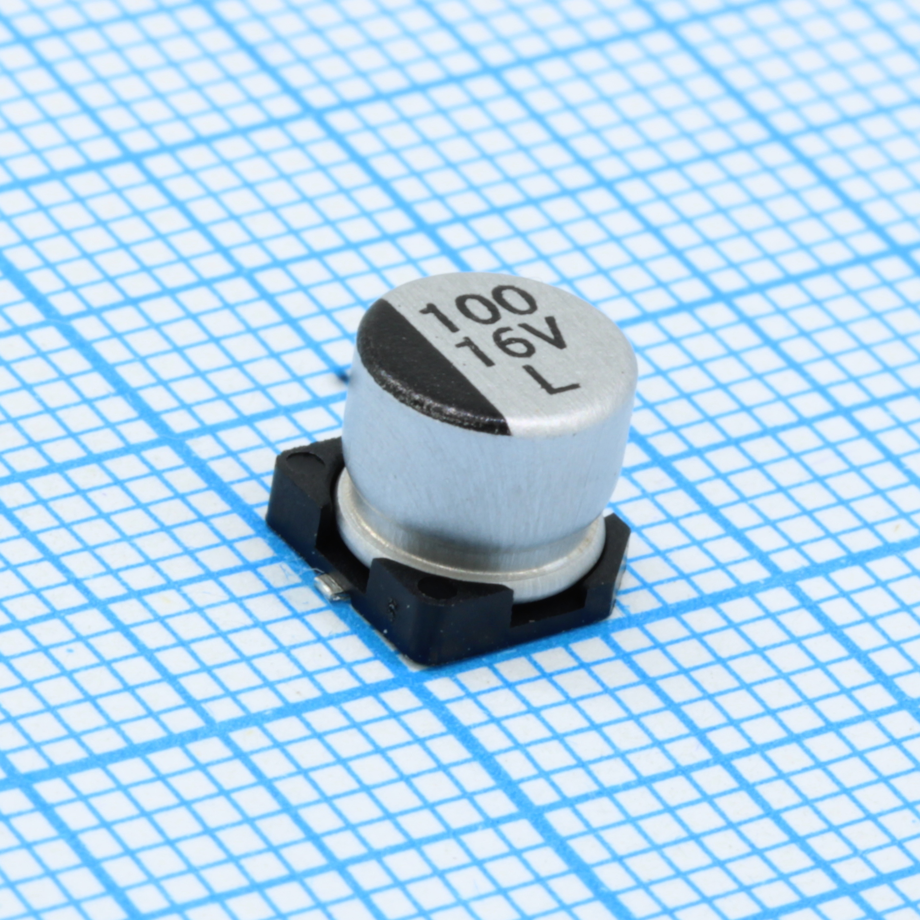 EHV101M16RC - Конденсатор алюминиевый  электролитический 100мкФ 16В ±20% (6.3 X 5.5мм) для поверхностного монтажа 60мА 2000час 105°С лента на катушке