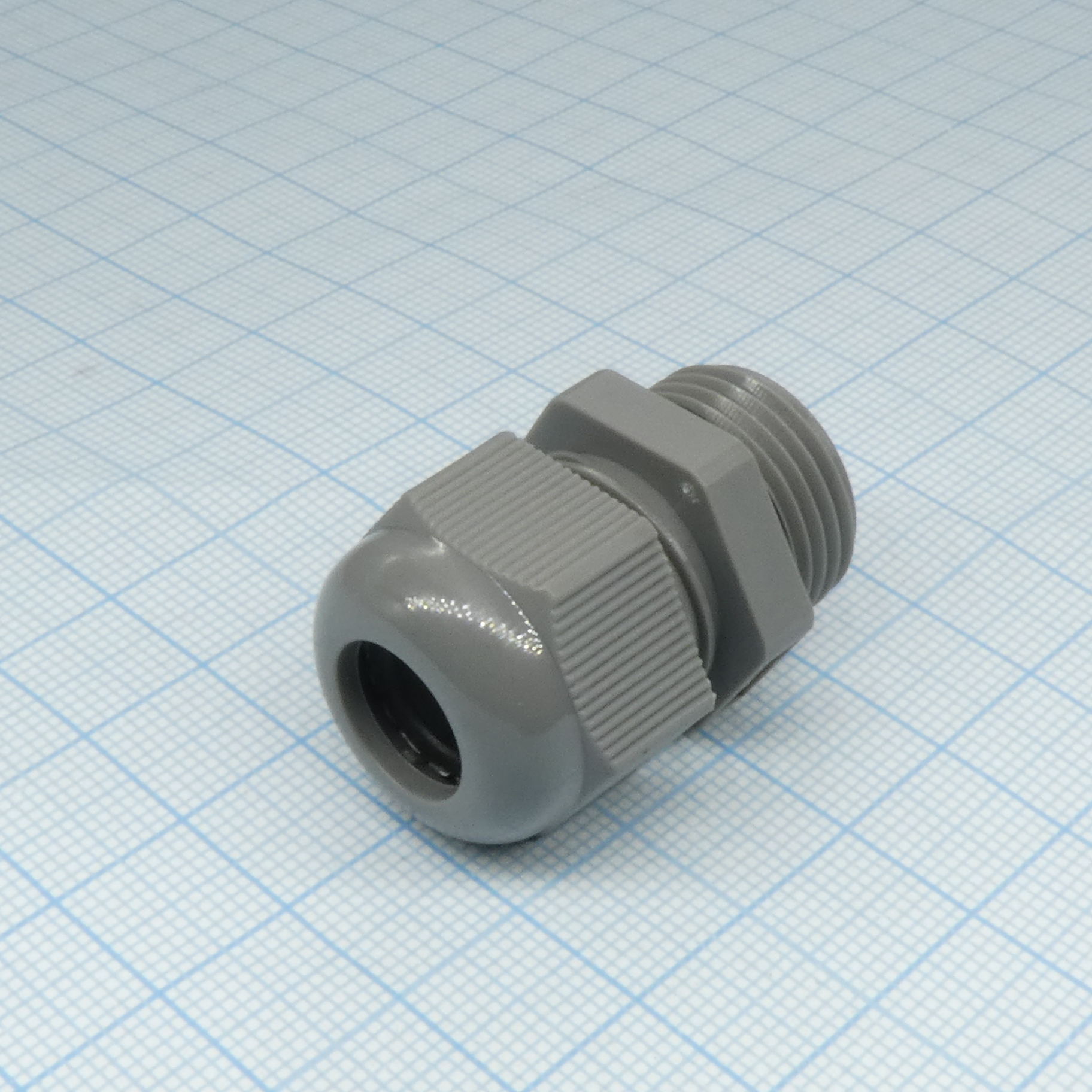 DDL-PG11-1 (grey) - Кабель ввод, крепление на панель, гайка для крепления на панель приобретается отдельно