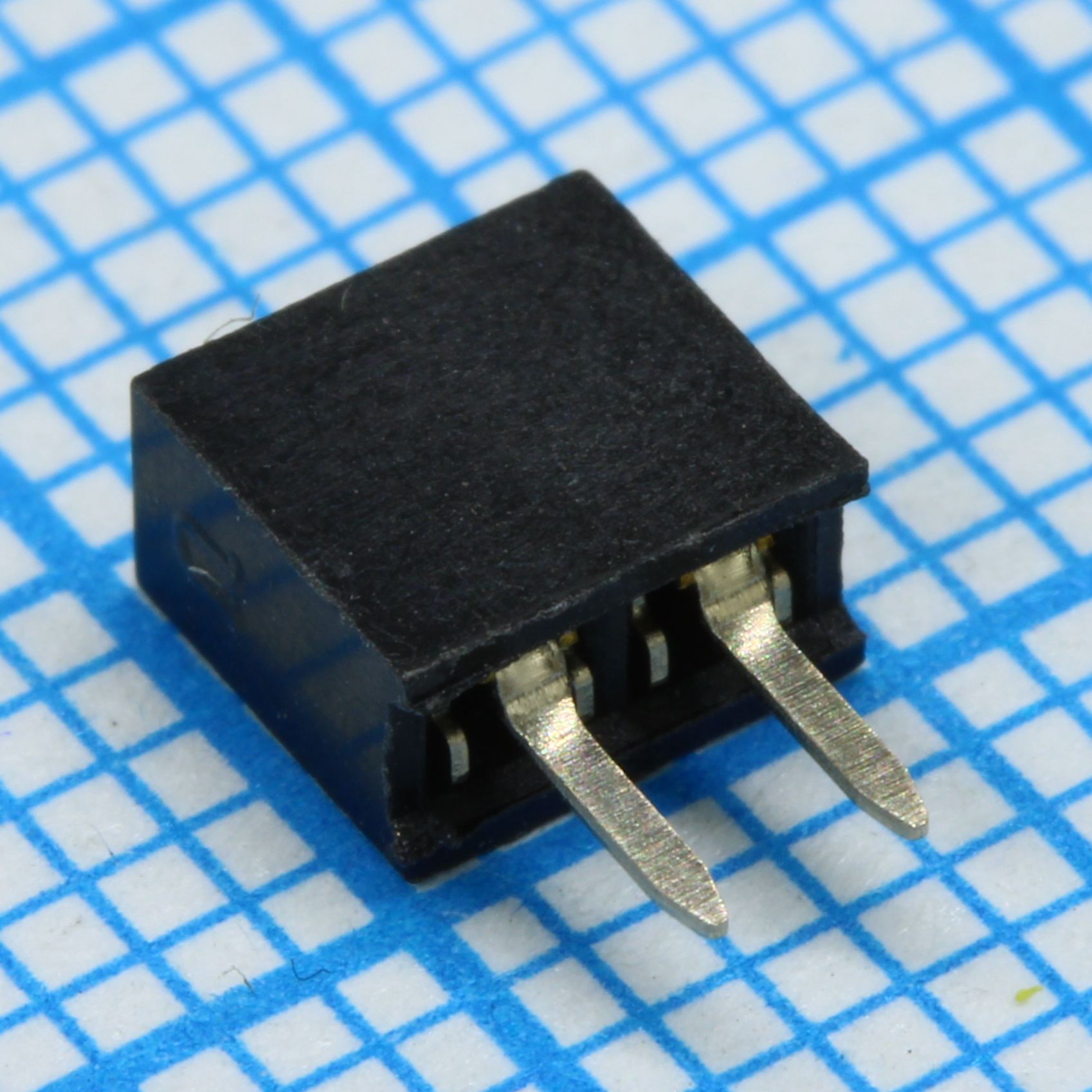 DS1026-01-1X2S8BV - Гнездо на плату 1х2 конт., шаг 2.00мм, высота 4.3мм, позолоч.