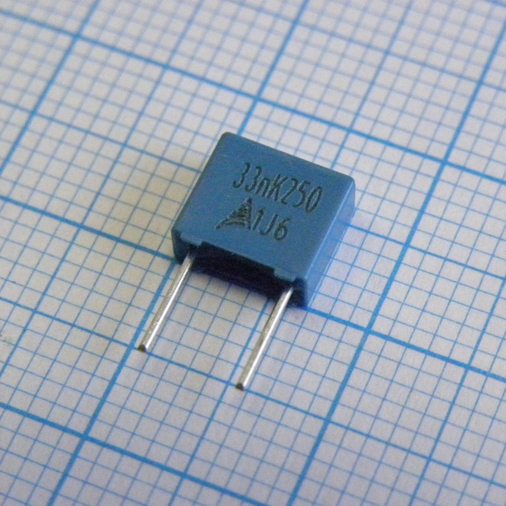 B32529C3333K - Конденсатор металлоплёночный полиэтилентерефталатный 0.033мкФ 250В ±10% (7.3х3х6.5мм) шаг выводов 5мм 125°С автомобильного применения россыпь