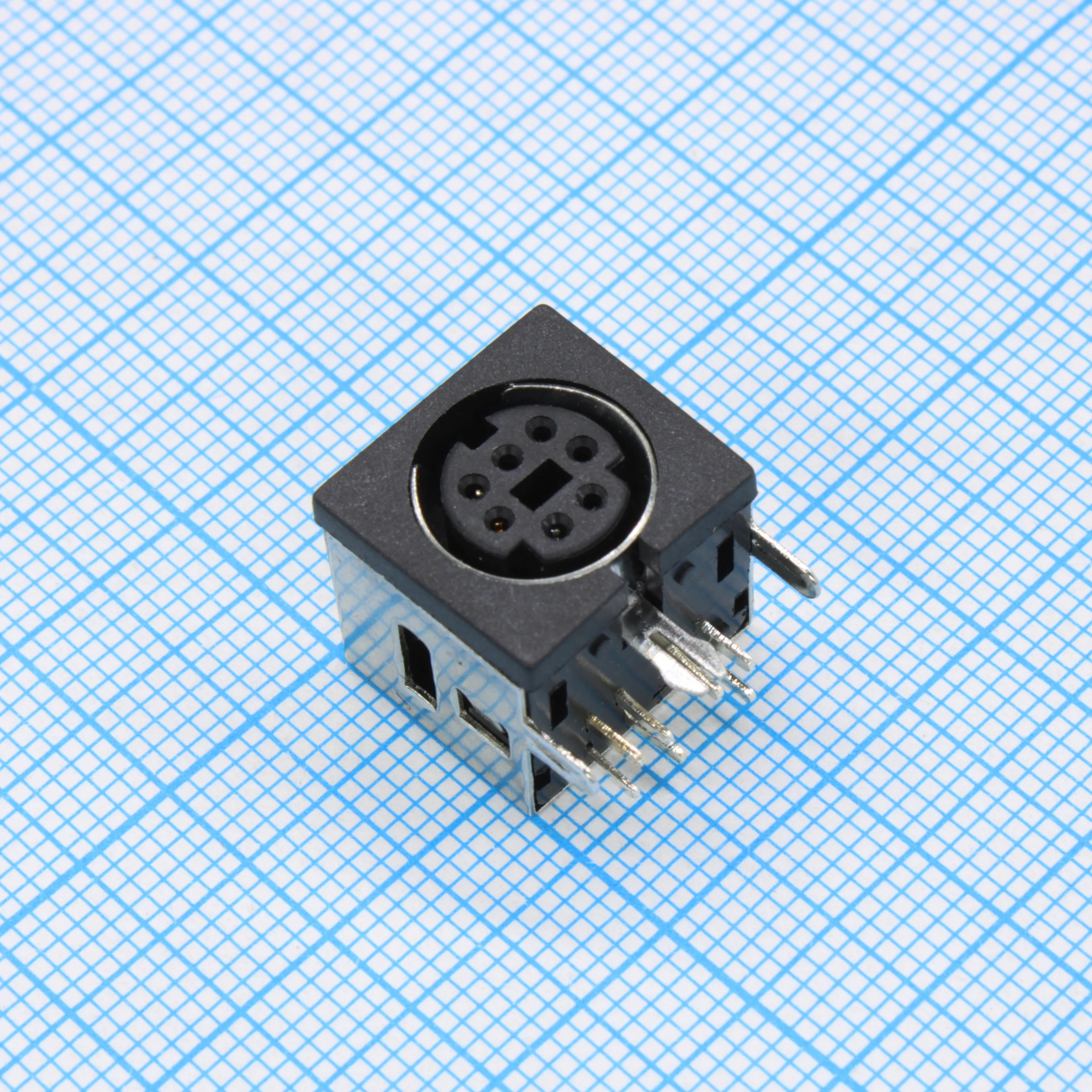 DS1093-03-BN70 - minidin 7 конт (м) на плату