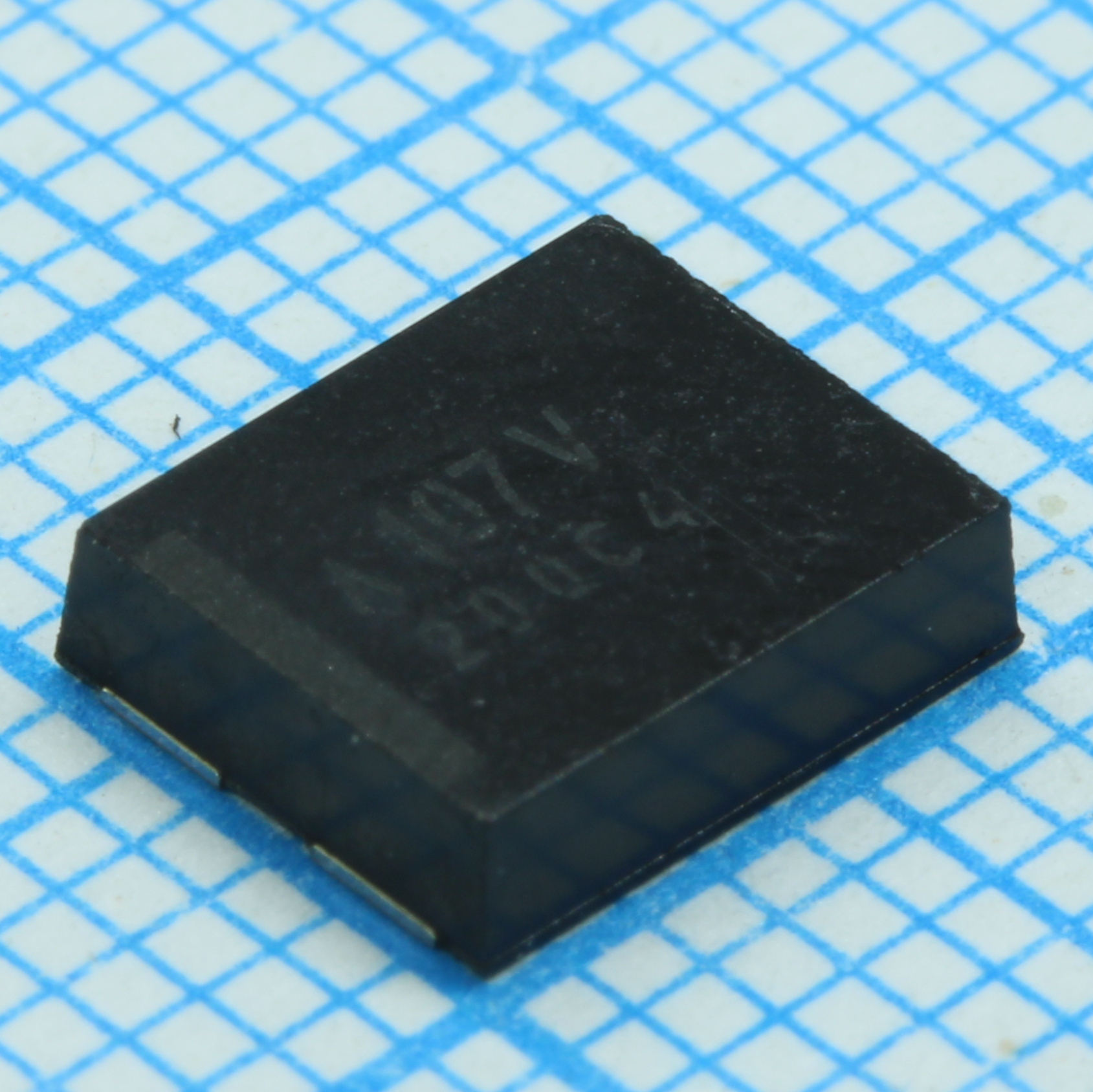 TCN4107M035R0100E - Конденсатор танталовый полимерный 100мкФ ±20% 35В 4_корпус  (7.3х6.1х2мм) типоразмер 7361-20 0.1Ом 105°С лента на катушке