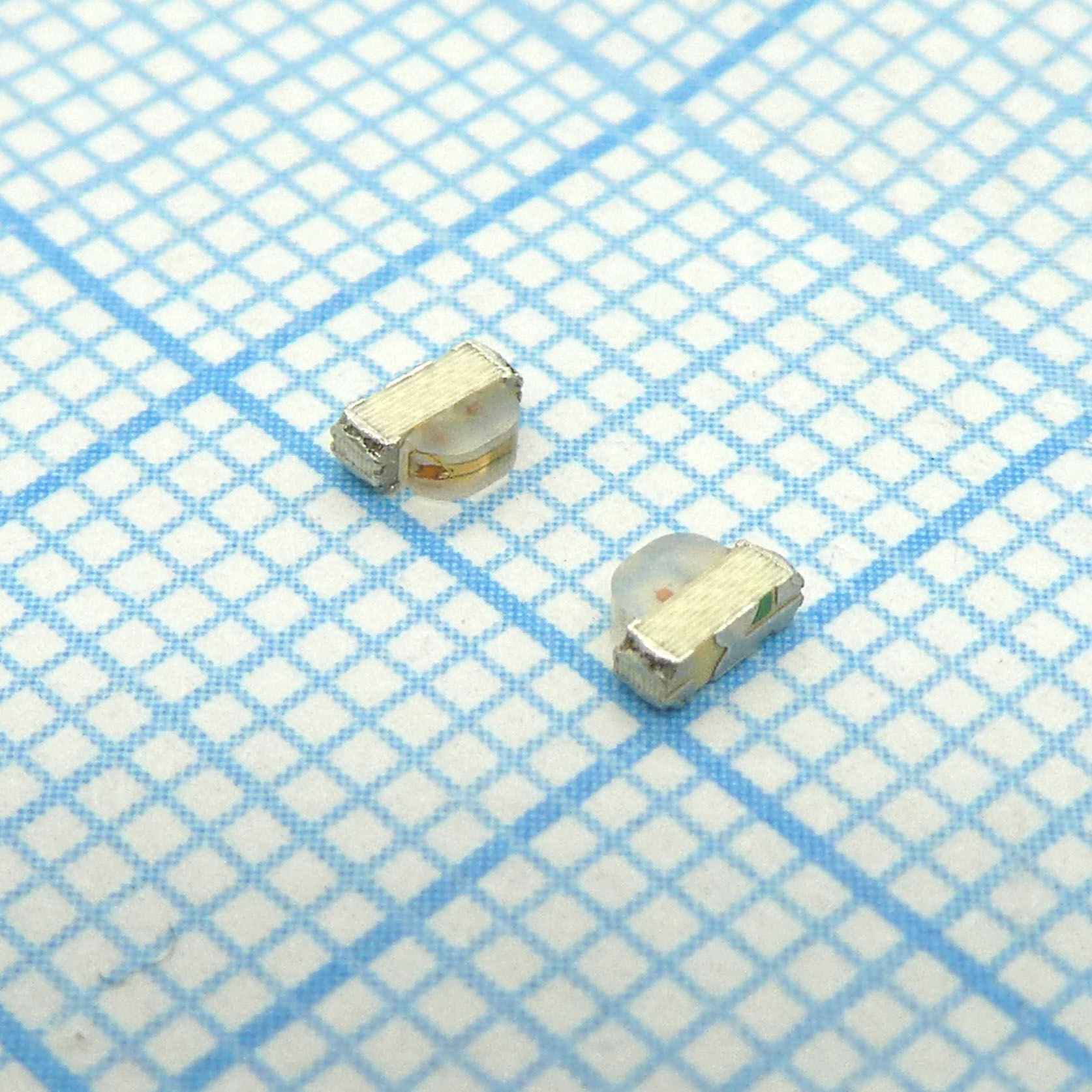 KPBA-3010EYC - Светодиод smd 3х1мм/красный/625нм/4-12мкд - желтый/588нм/2.6-6мкд/прозрачный/140°/угловой