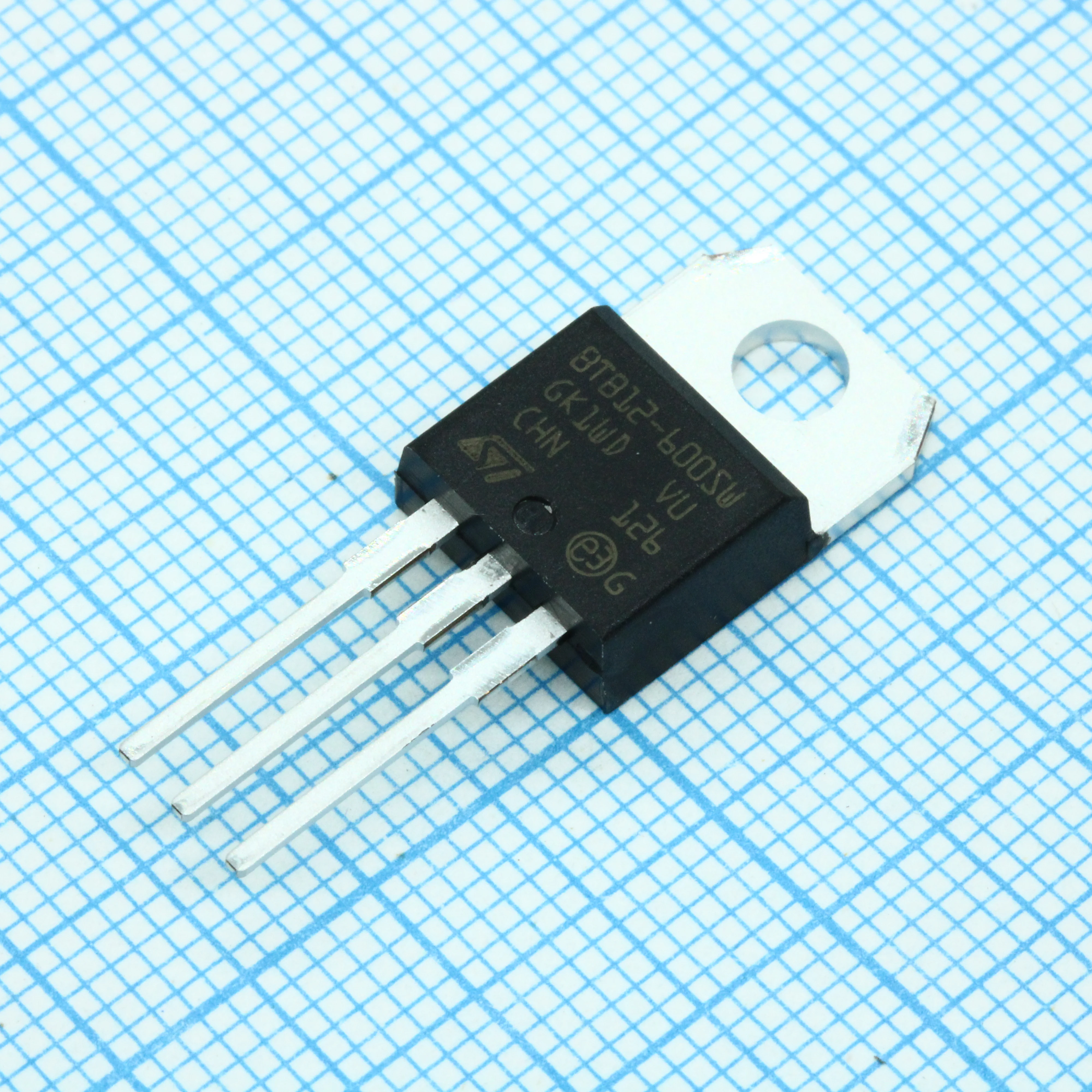 BTB12-600SWRG - Симистор 600В 12А 10мА 3Q (бесснабберный)