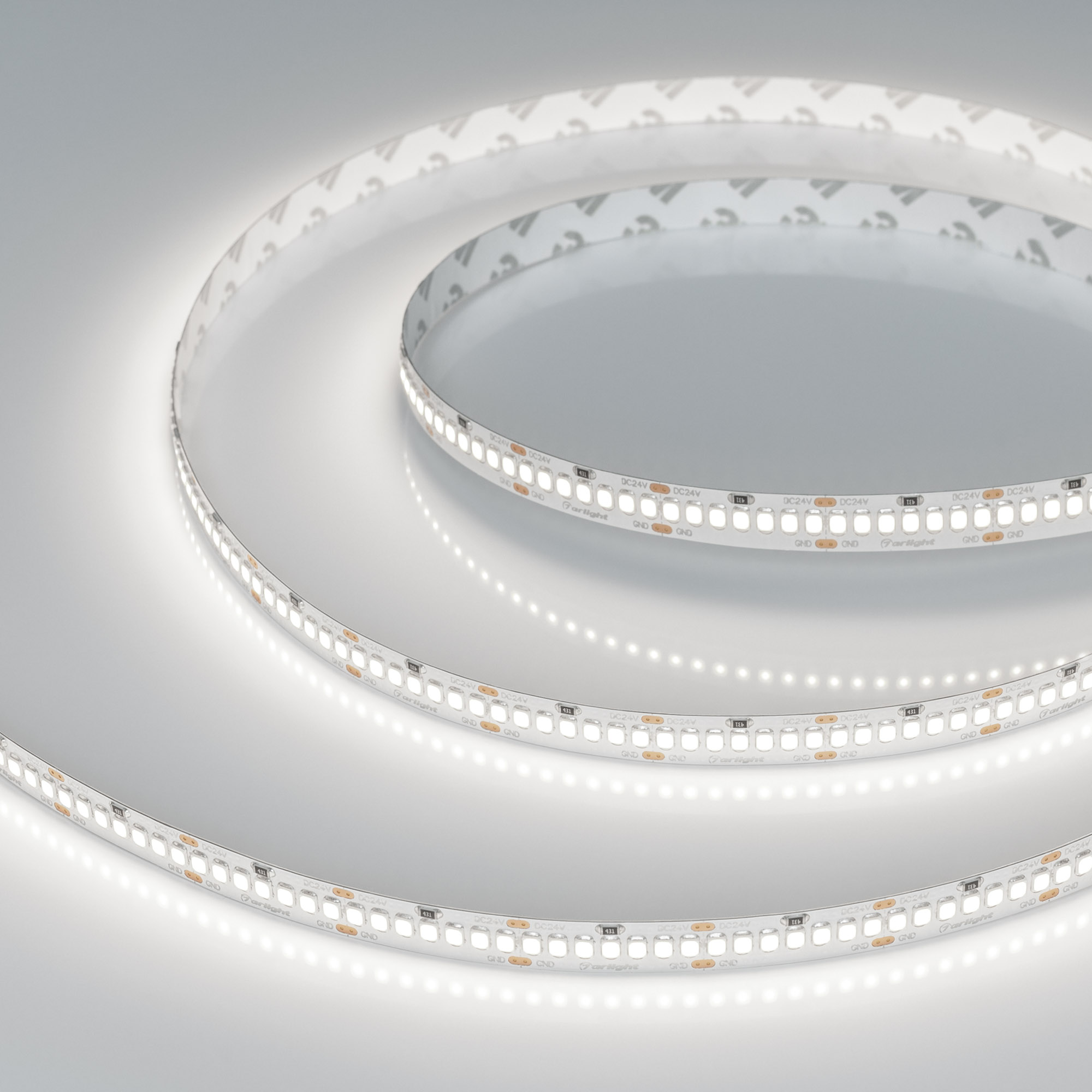 Лента UL-A252-10mm 24V Day5000 (11 W/m, IP20, 5m) 042316 - Светодиодная лента UL-A252, открытая. Светодиоды 2835, 252 шт/м (1260 шт на 5 м), белая плата, ширина 10 мм, скотч 3M. Цвет ДНЕВНОЙ 5000 K, цветопередача CRI>90, угол 120°. Питание 24V, мощность 1