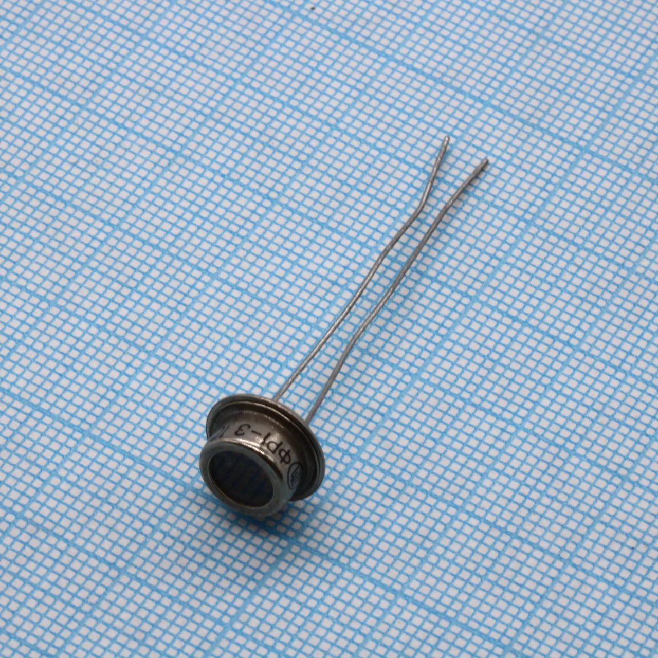 ФР1-3 100К - Фоторезистор.