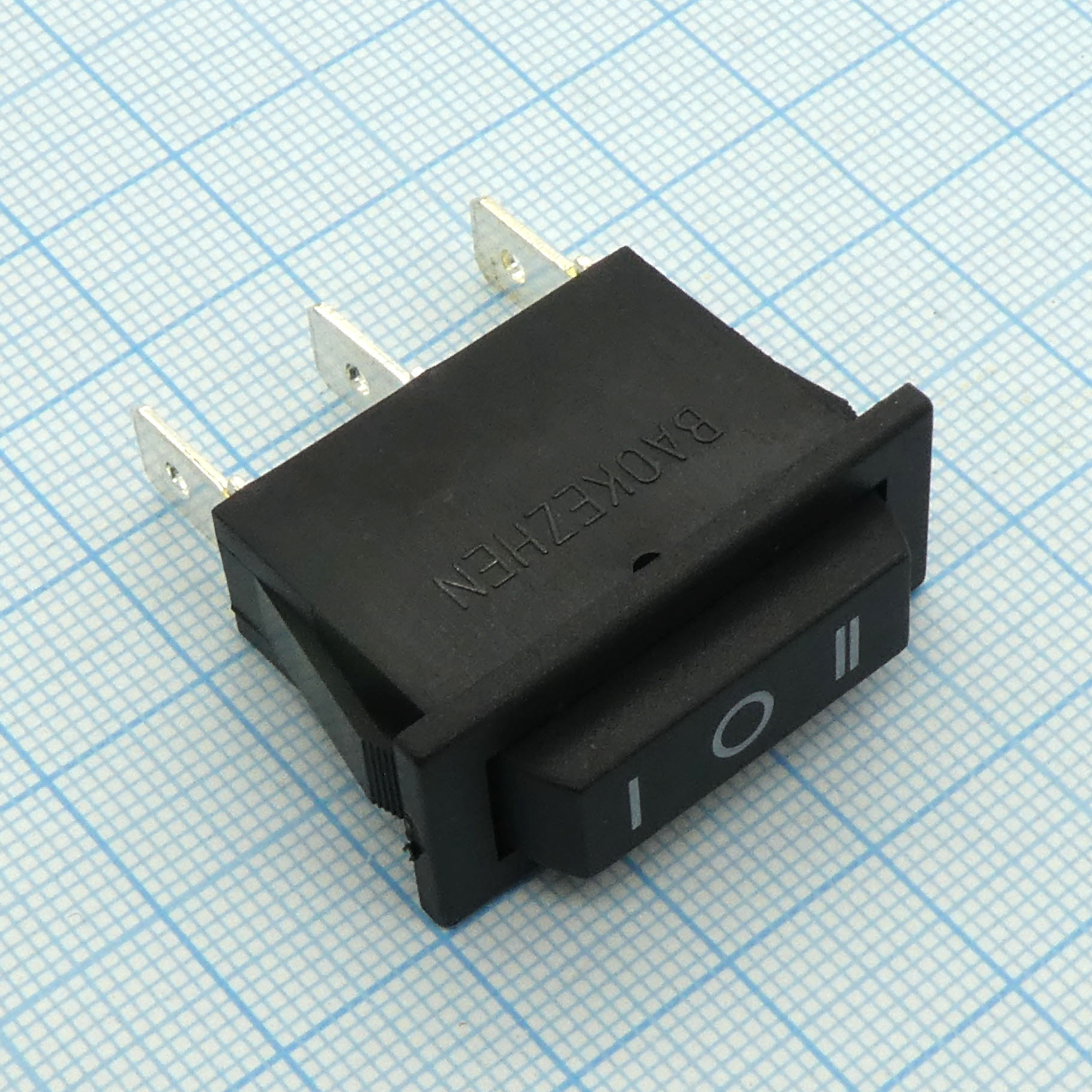 DS SC-7 ON-OFF-ON черн - 3 положения клавиши, 1 группа контактов на переключение, 250V 10A, ширина контактов 6.3мм